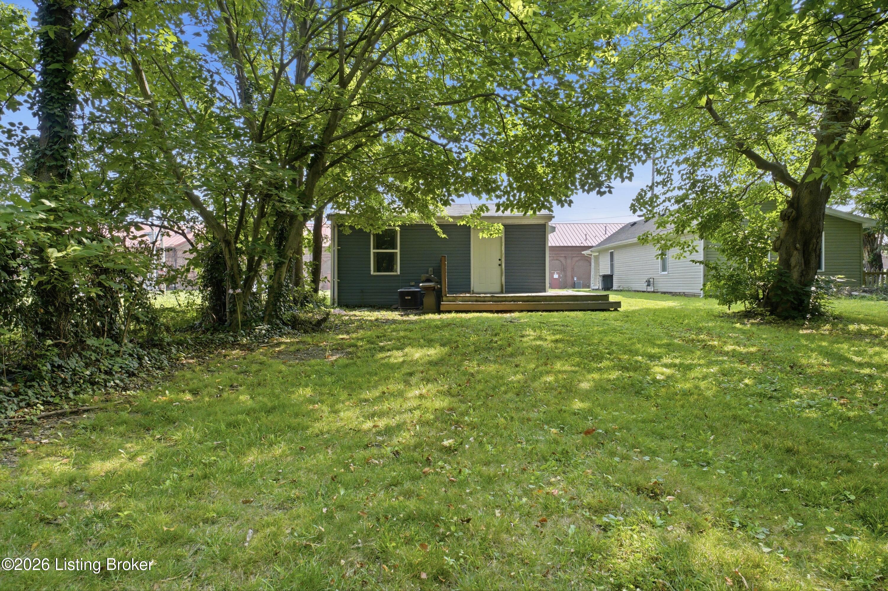1037 Watt St Property Photo 33