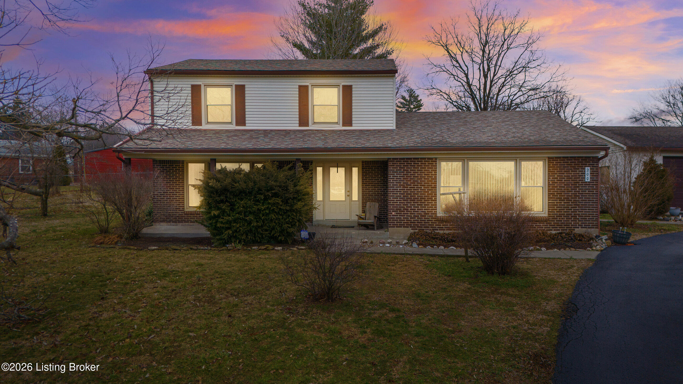 200 Castlerock Dr Property Photo 4