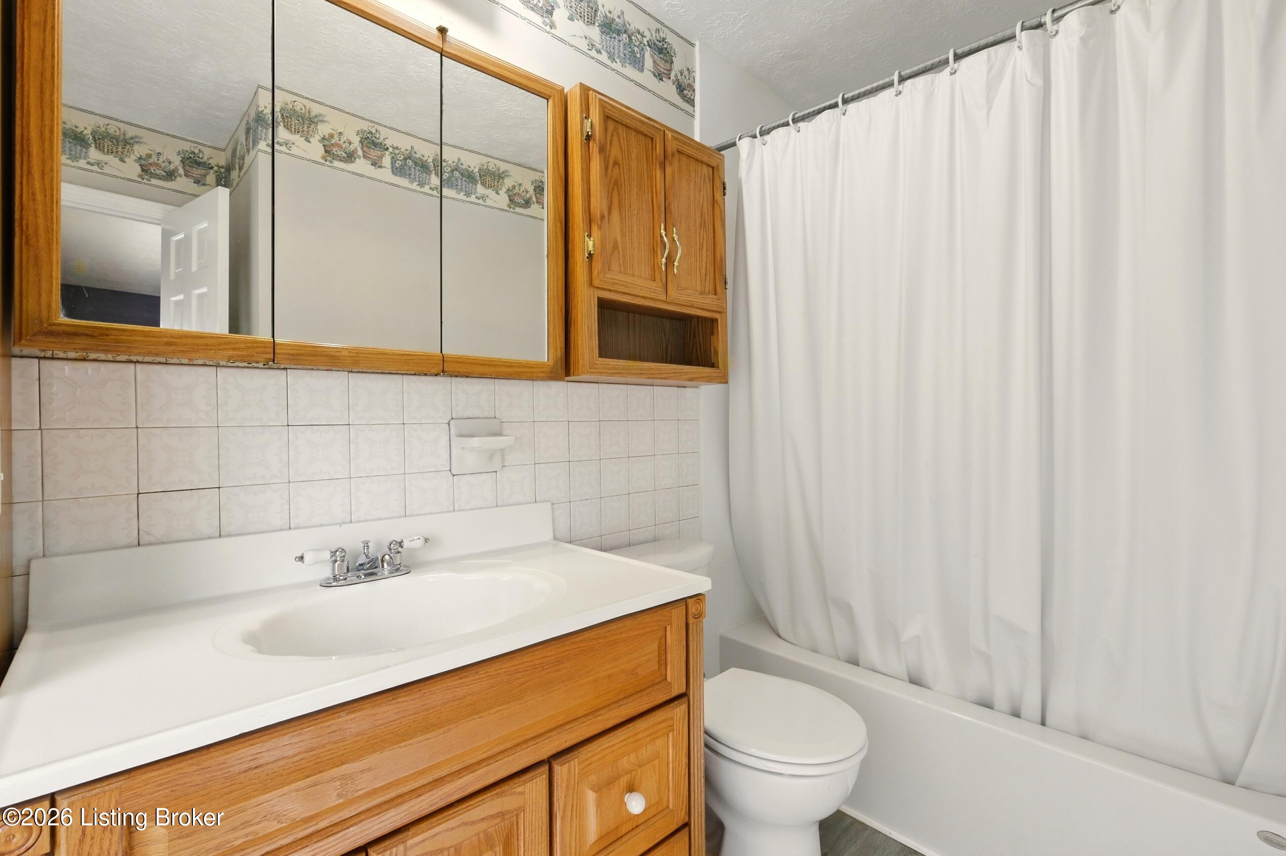 200 Castlerock Dr Property Photo 28