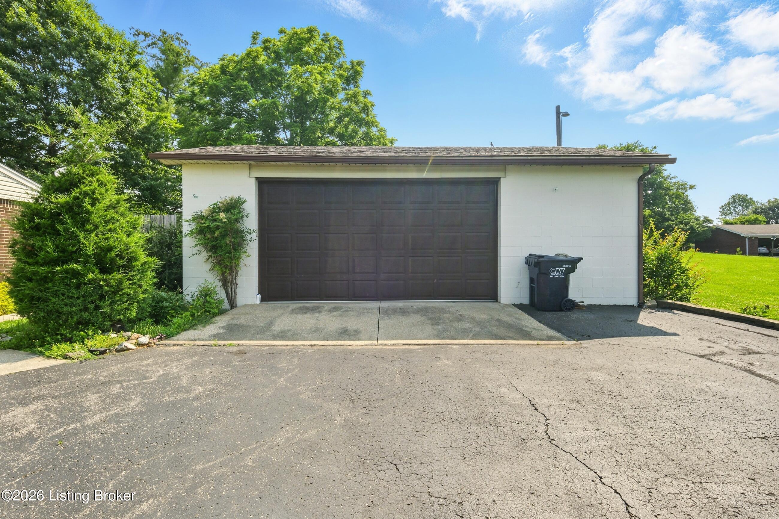 200 Castlerock Dr Property Photo 35