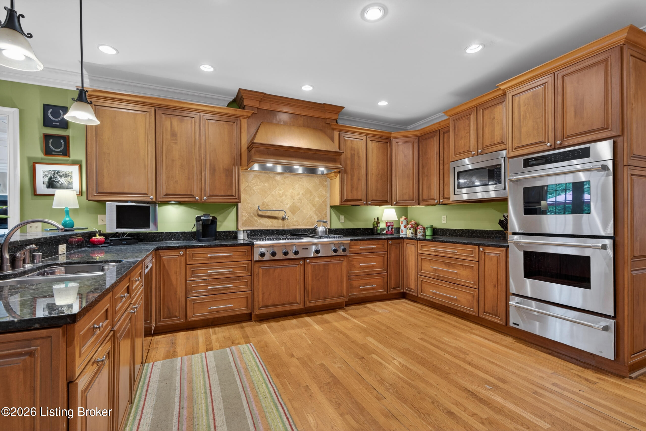1633 Ashwood Rd Property Photo 3
