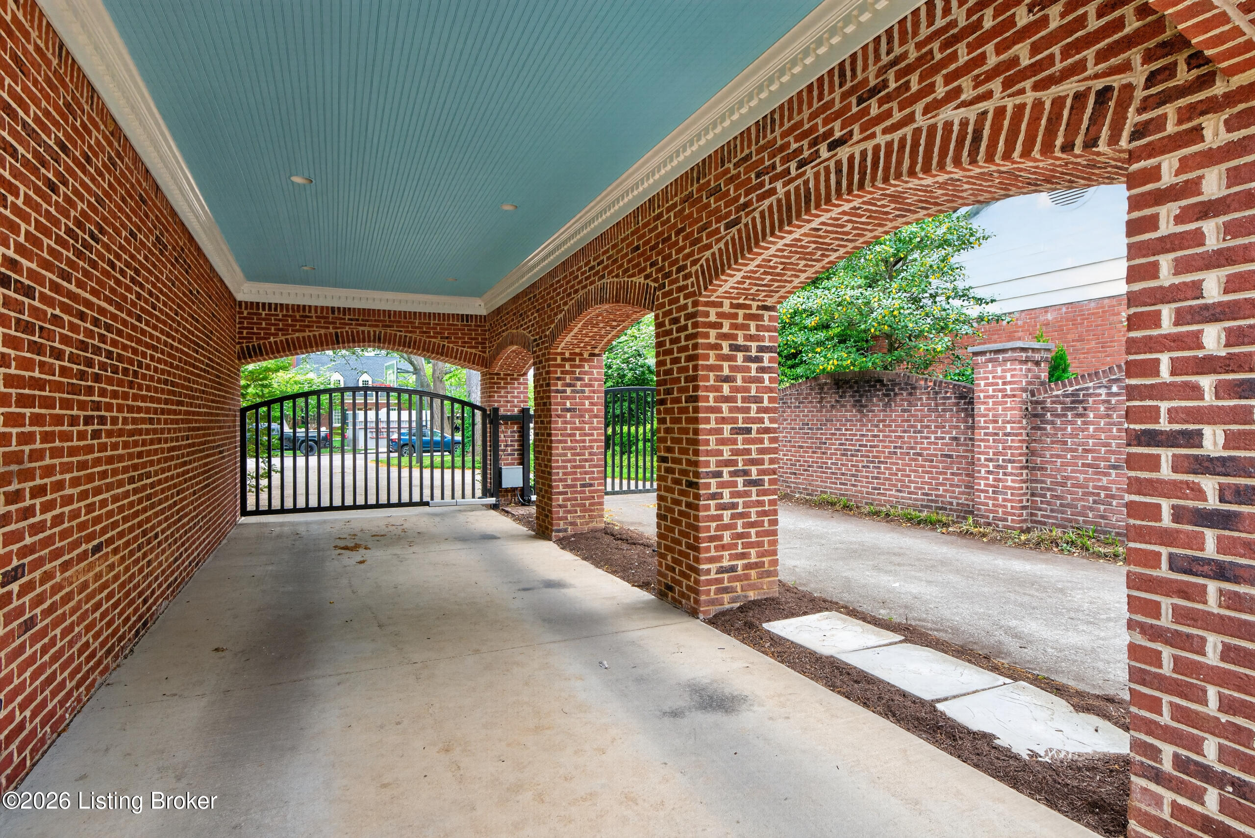 1633 Ashwood Rd Property Photo 8