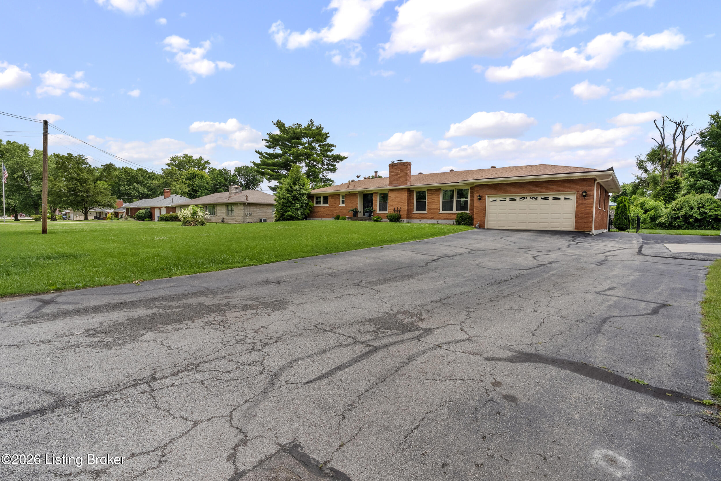 5003 S Watterson Trail Property Photo 3