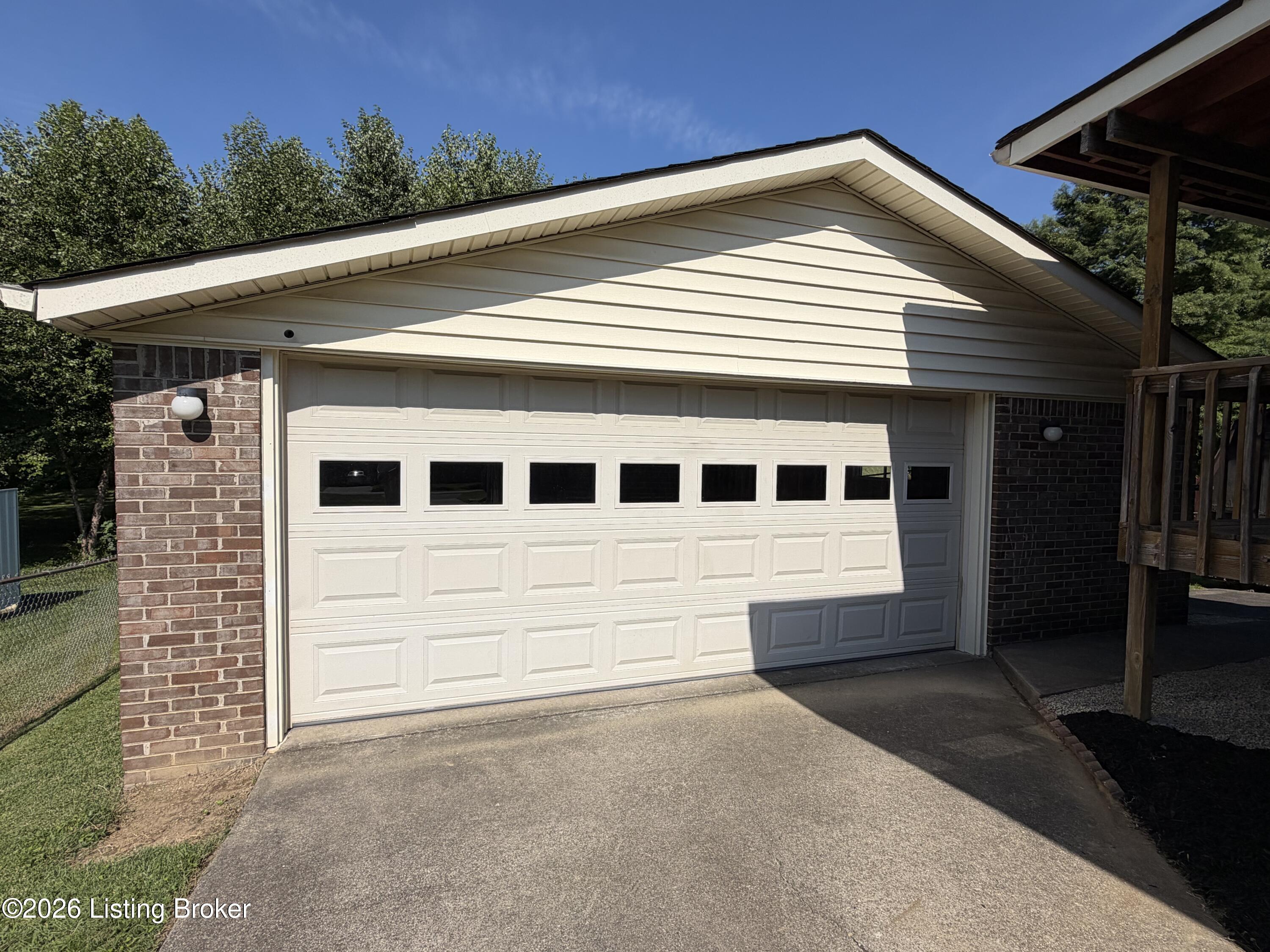 5902 Bucks Ln Property Photo 4