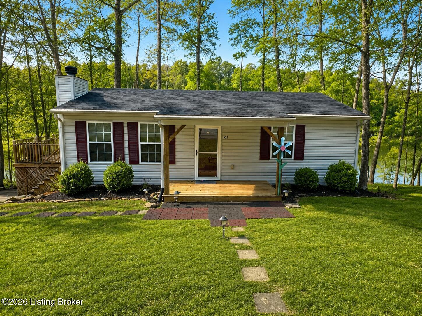 621 Woodhaven Ln Property Photo 1