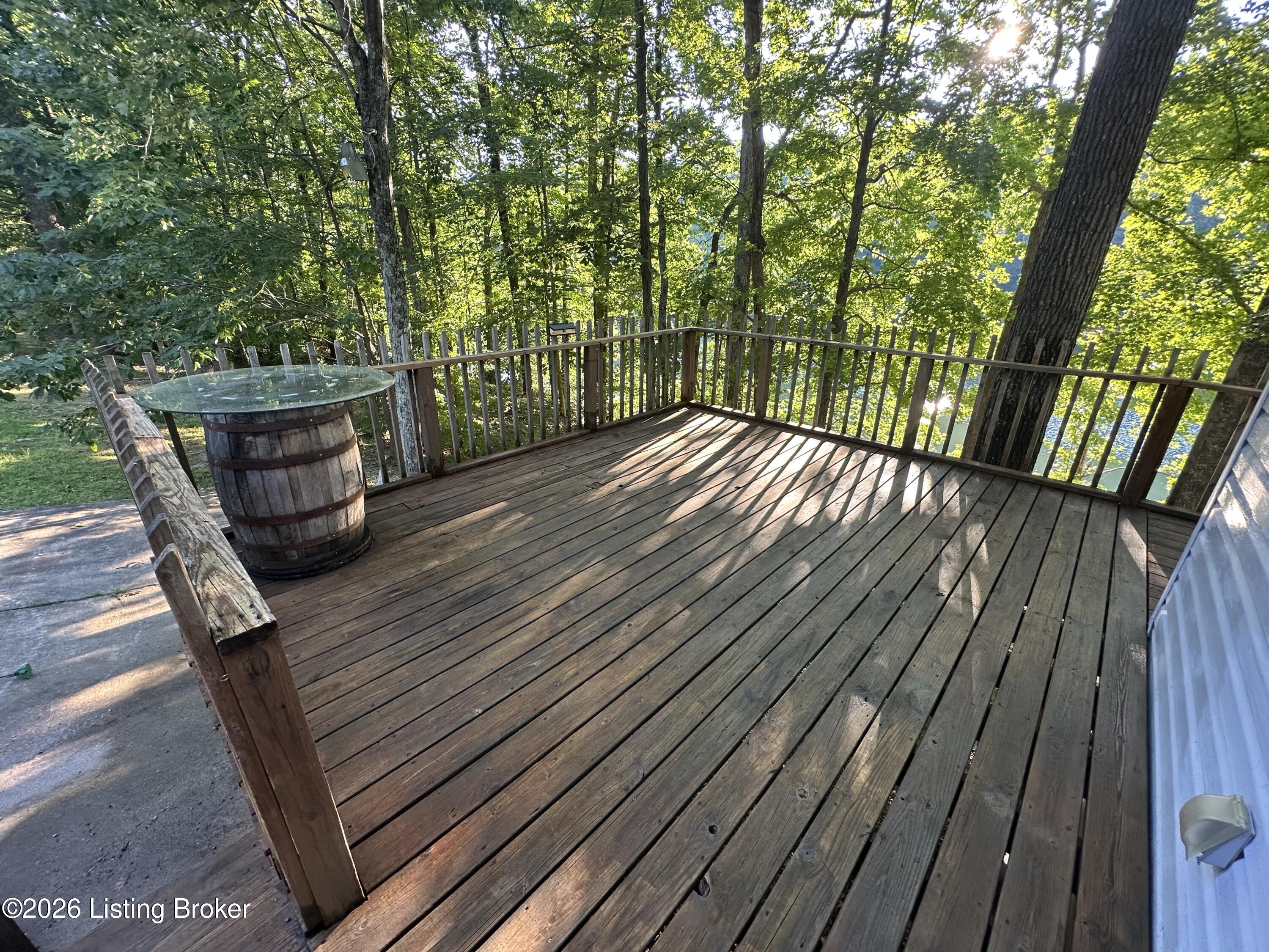 621 Woodhaven Ln Property Photo 2