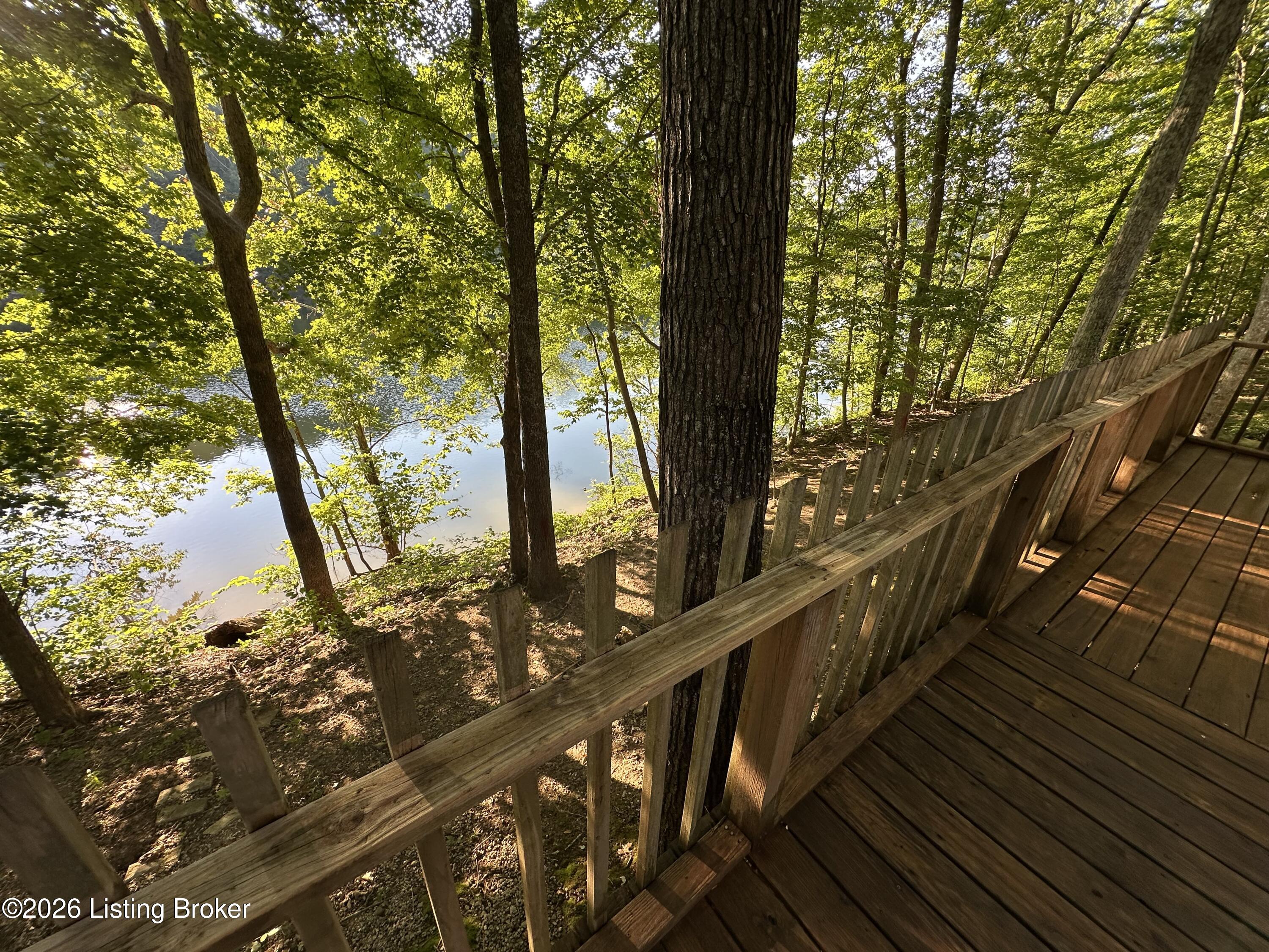 621 Woodhaven Ln Property Photo 4