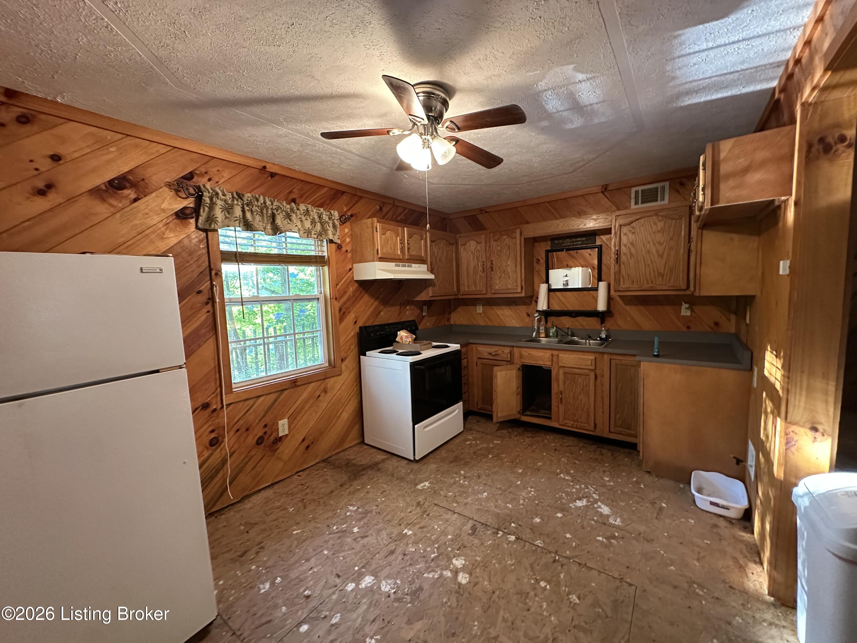 621 Woodhaven Ln Property Photo 6