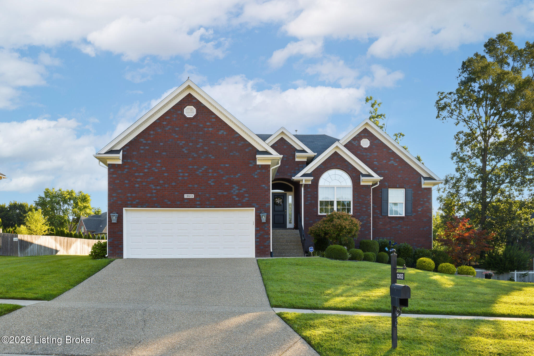 13613 Quiet Glen Ct Property Photo 3