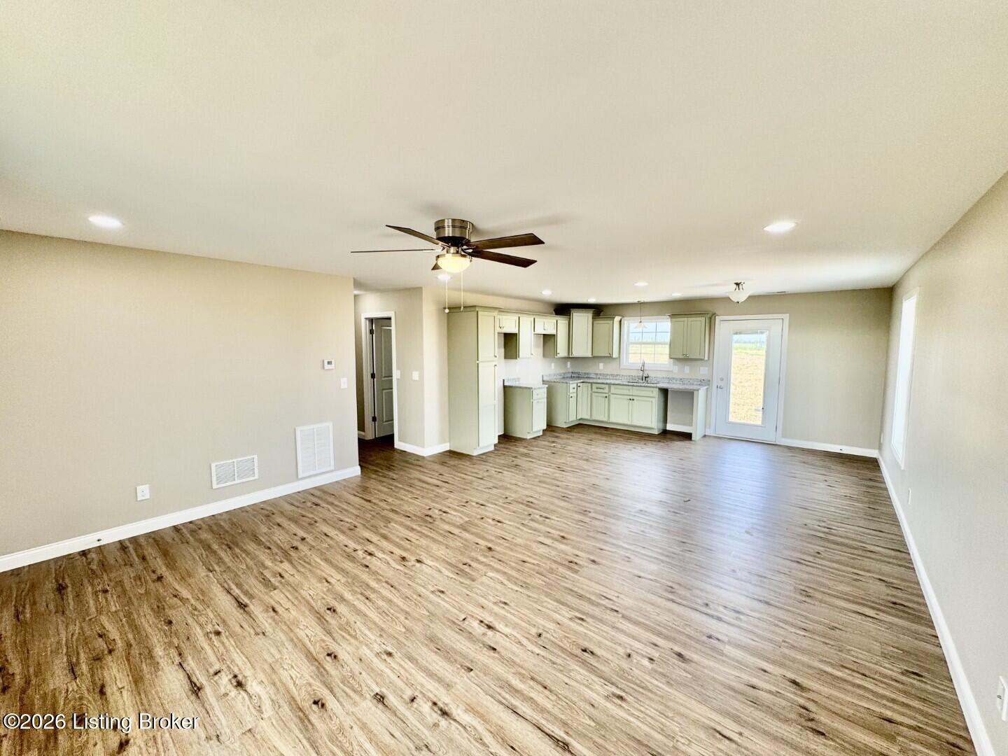 1592 Old Perryville Loop Property Photo 3