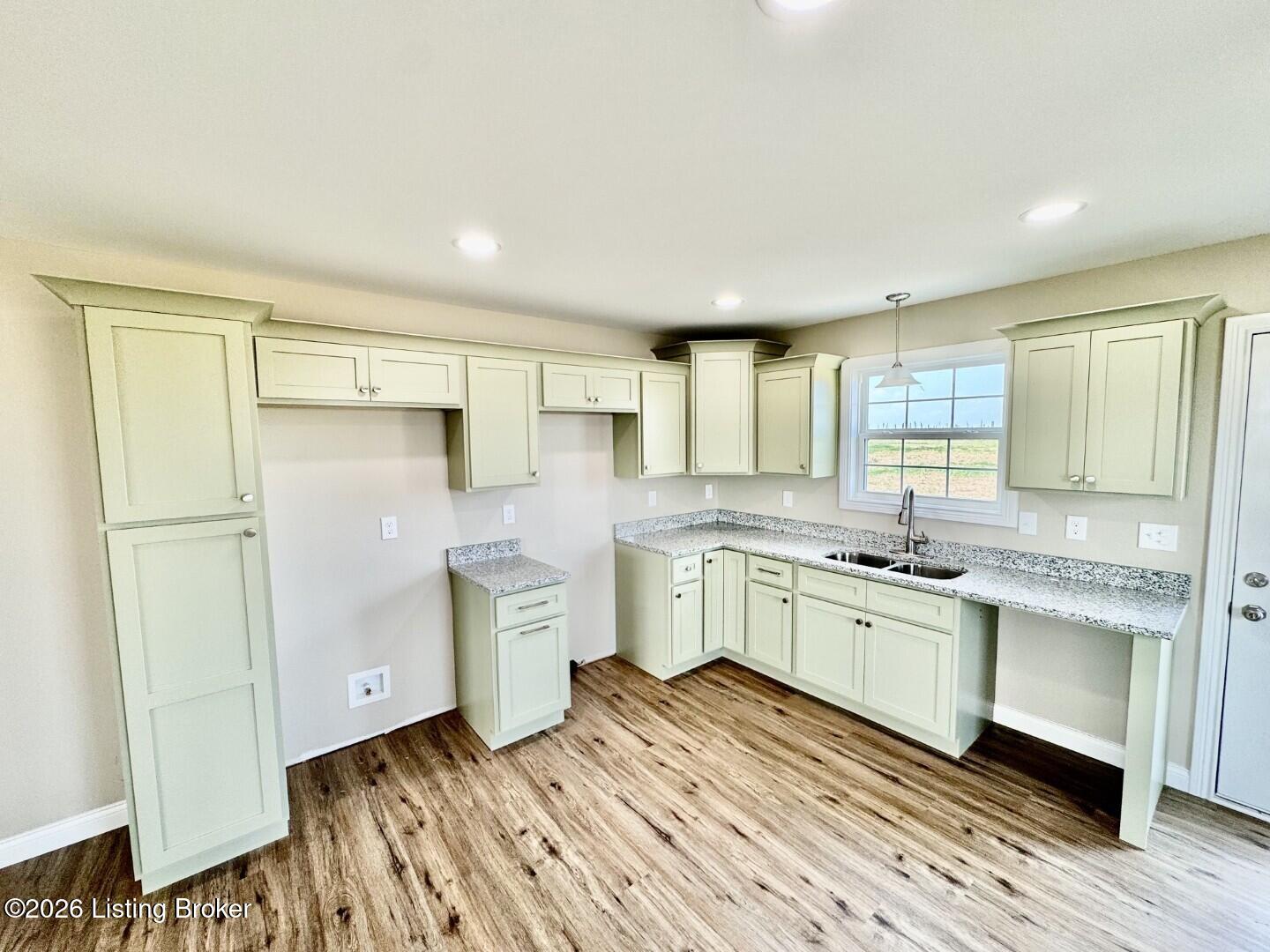 1592 Old Perryville Loop Property Photo 4