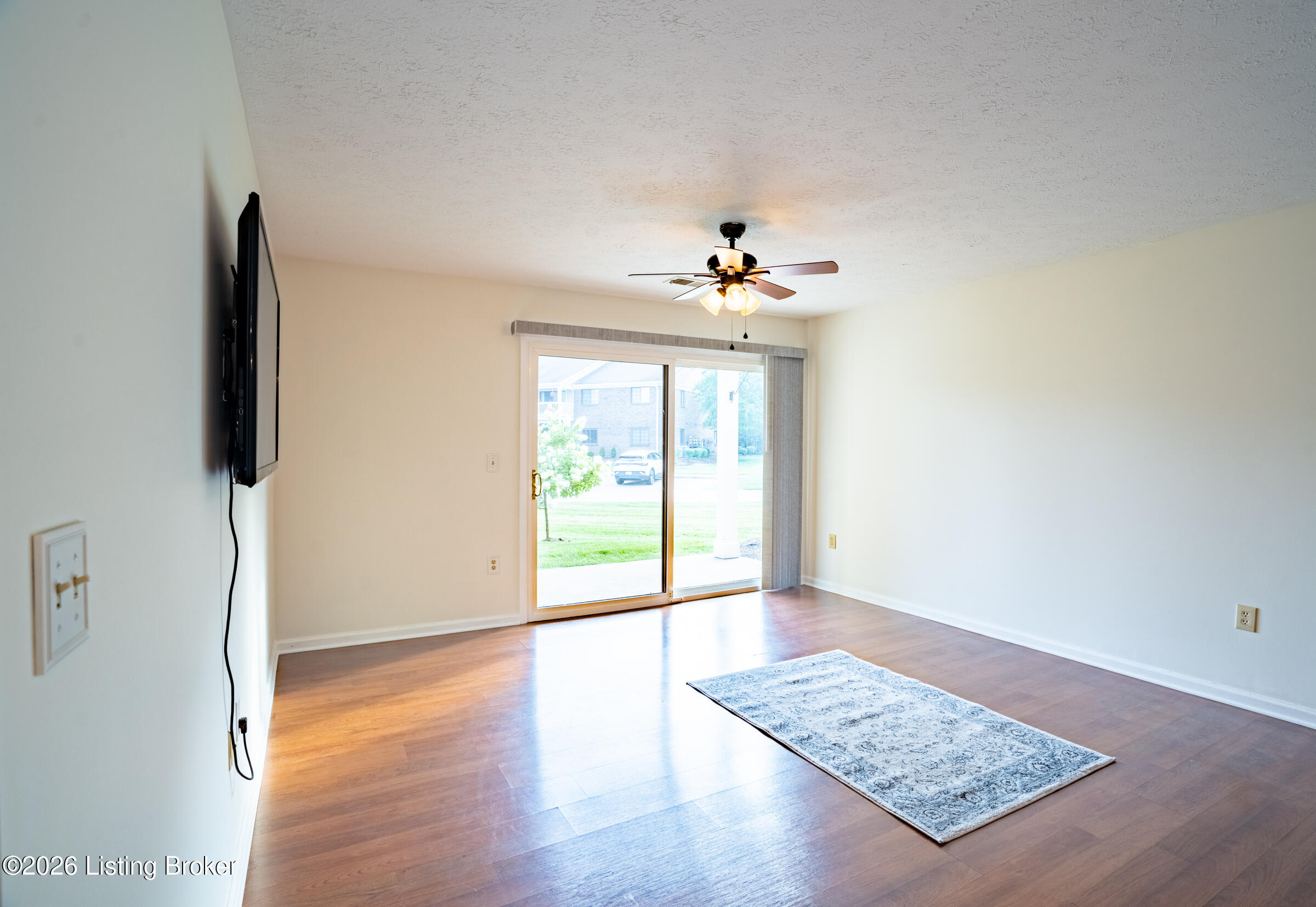 321 Piatt Pl 104 Property Photo 2