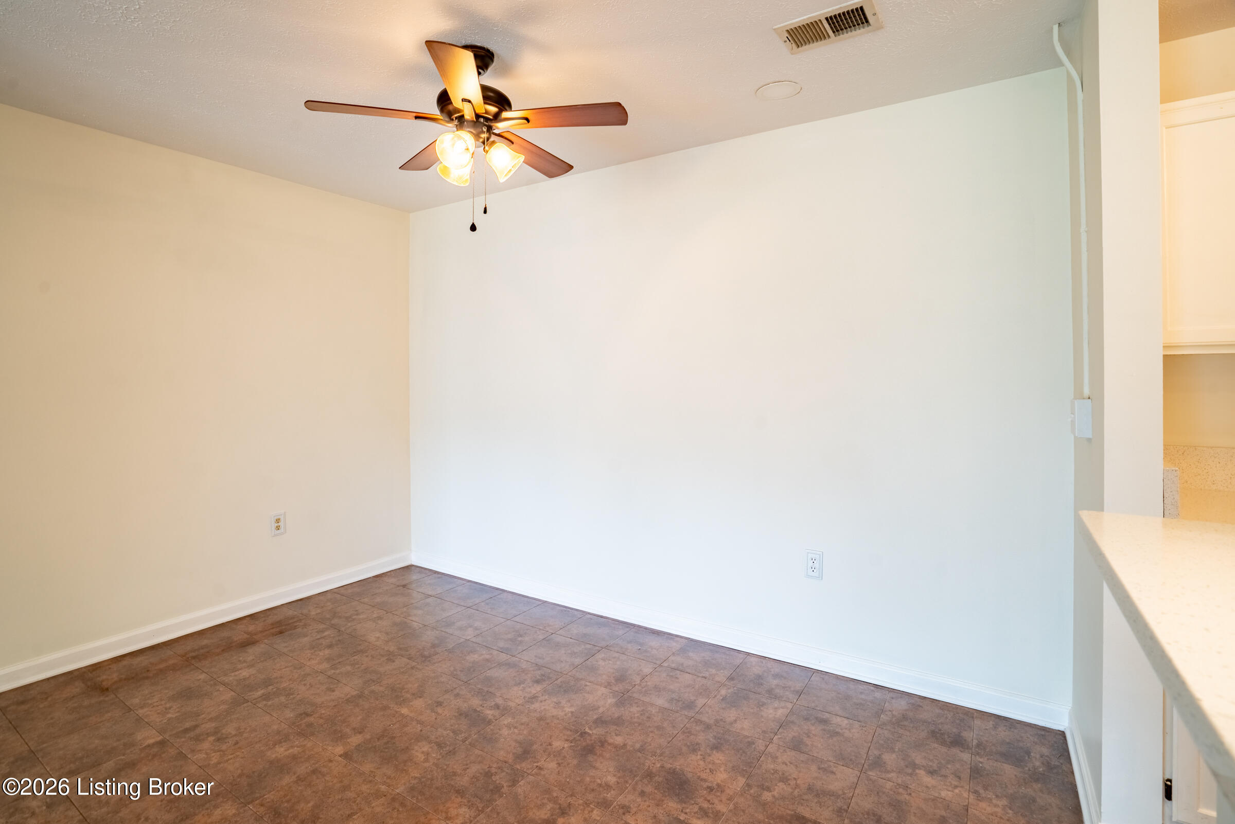 321 Piatt Pl 104 Property Photo 4