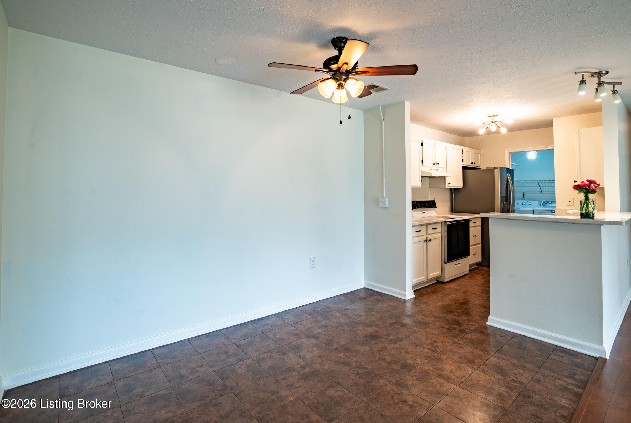 321 Piatt Pl 104 Property Photo 6