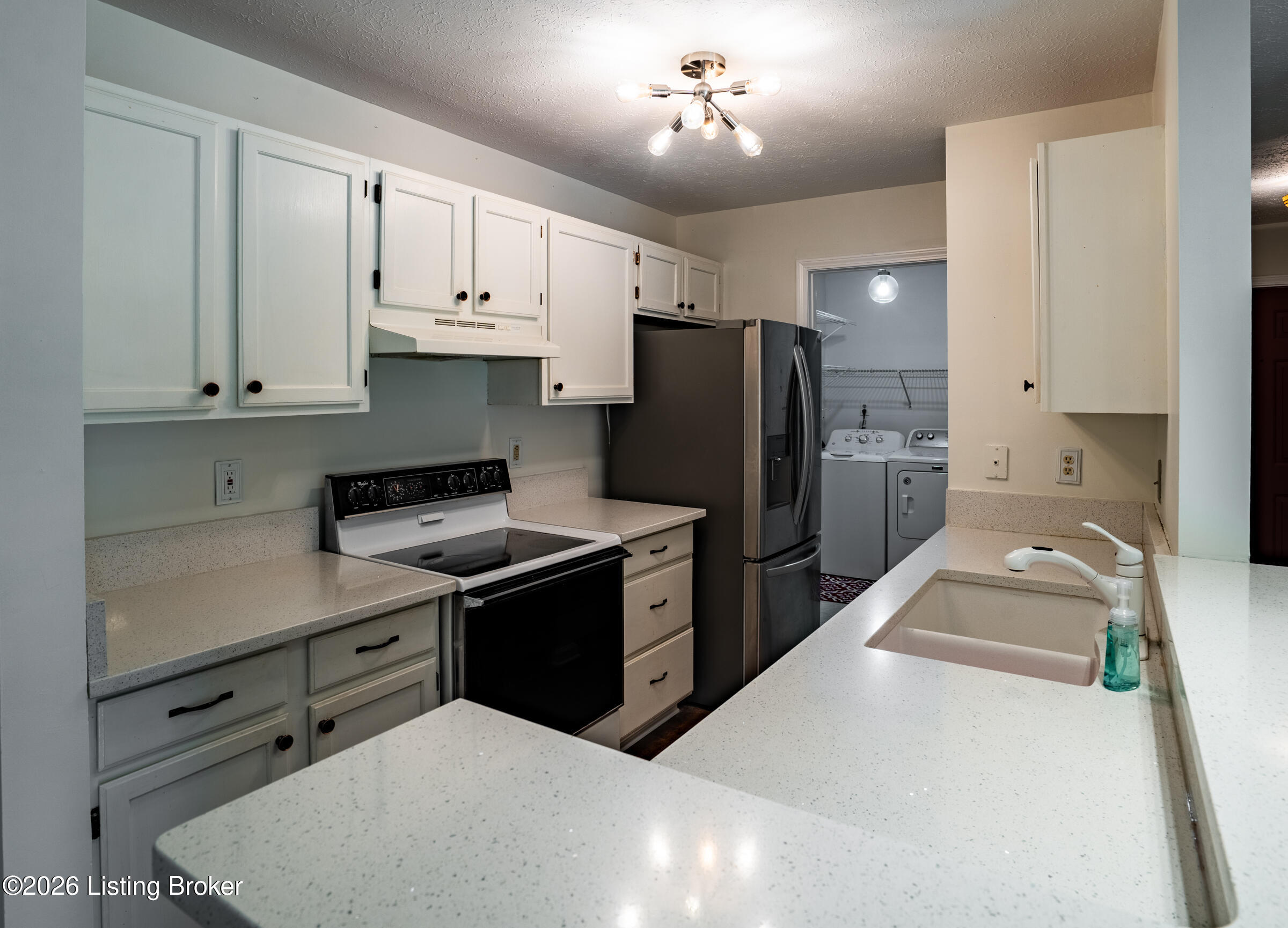 321 Piatt Pl 104 Property Photo 8
