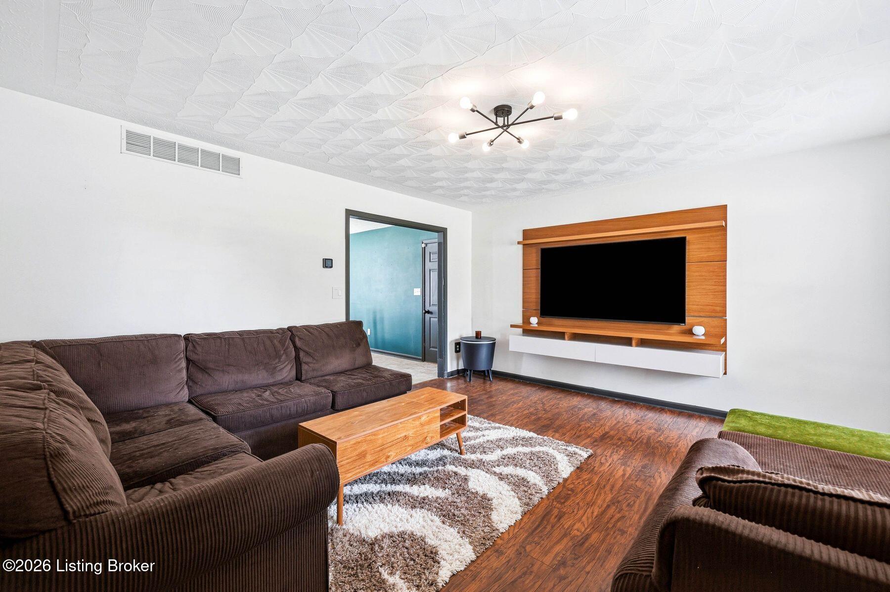 6627 Sun Ray Dr Property Photo 4