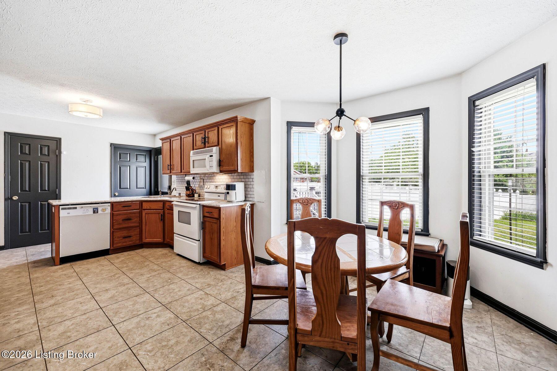 6627 Sun Ray Dr Property Photo 7