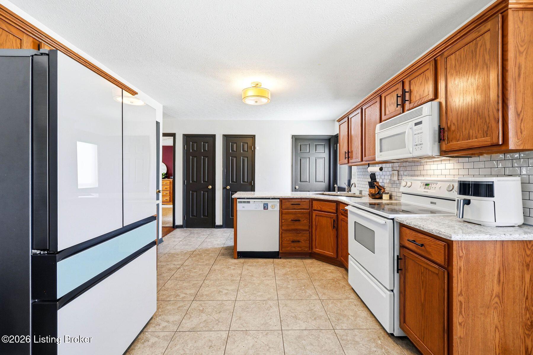 6627 Sun Ray Dr Property Photo 9