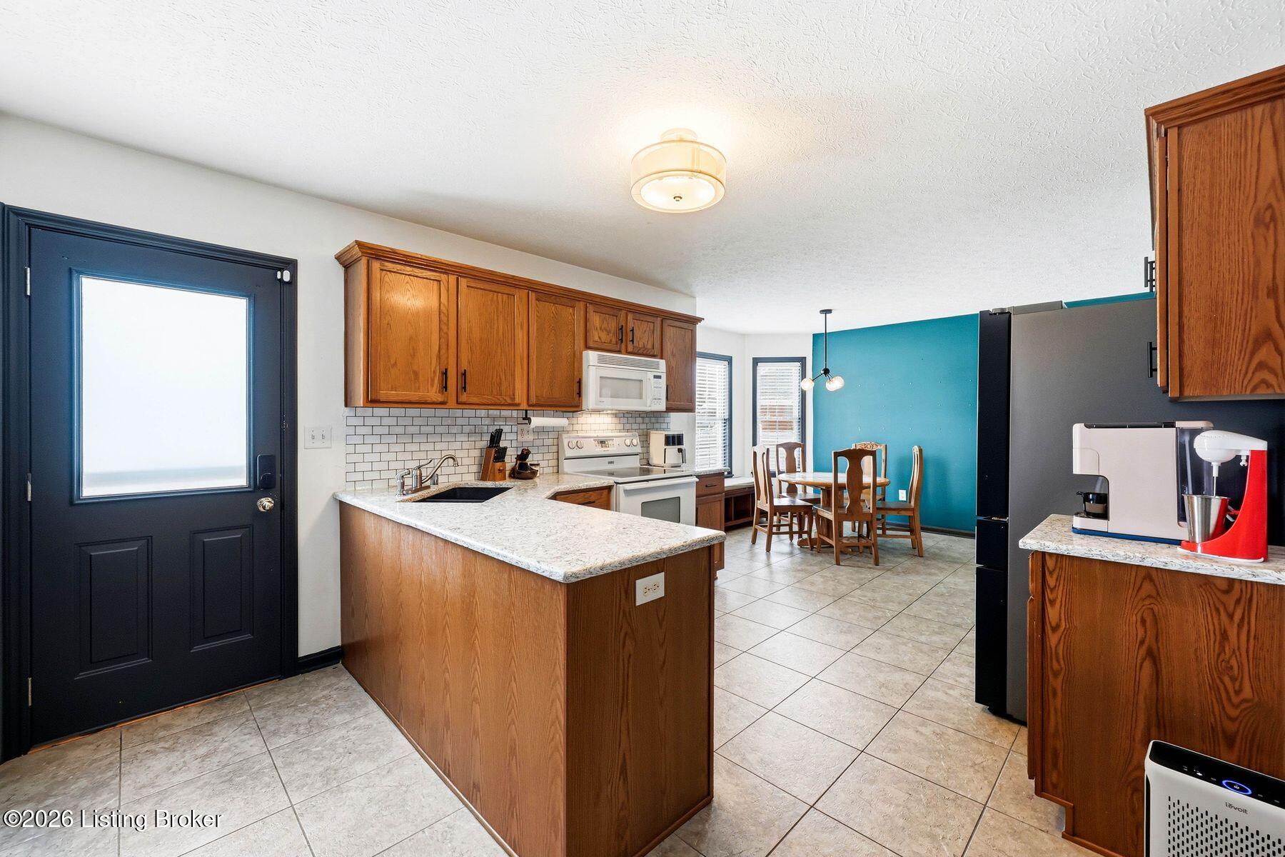 6627 Sun Ray Dr Property Photo 11