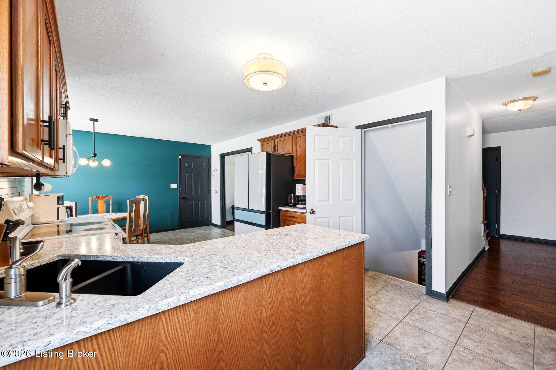 6627 Sun Ray Dr Property Photo 12
