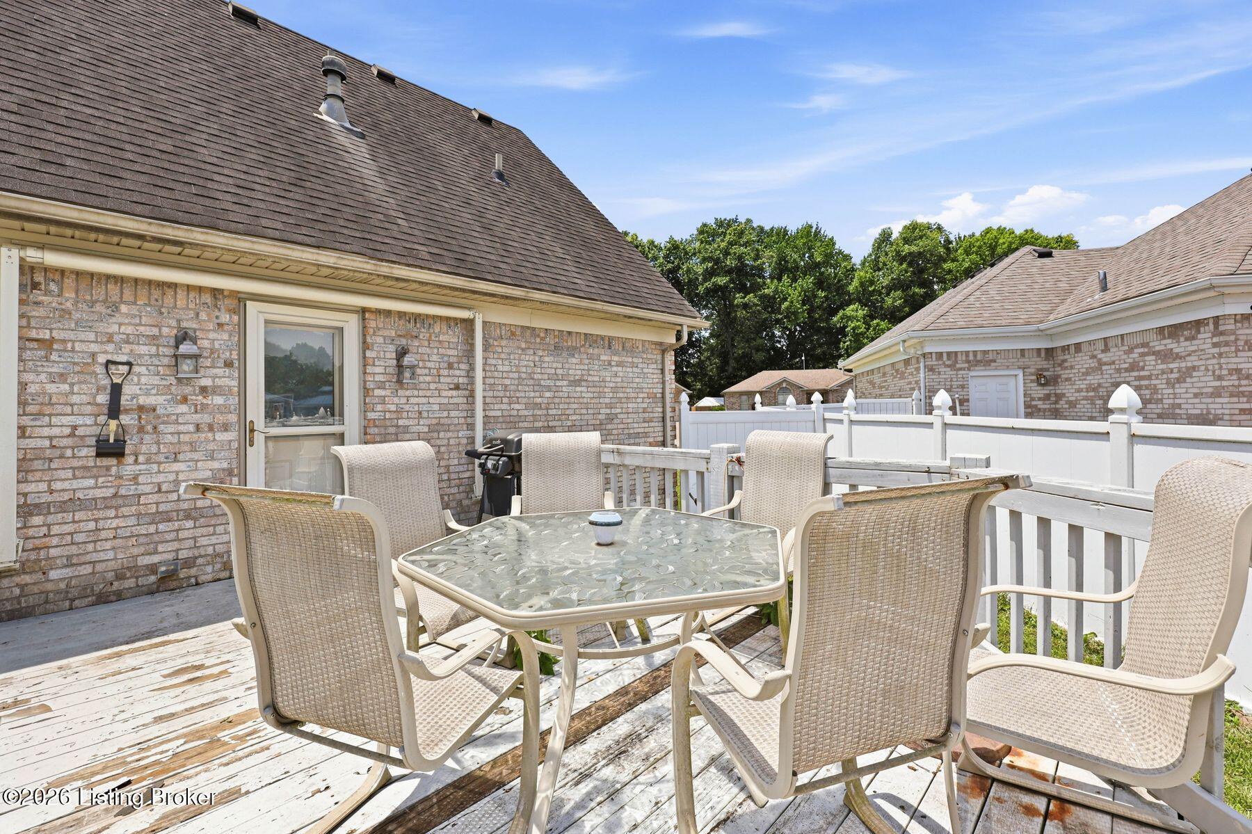 6627 Sun Ray Dr Property Photo 29