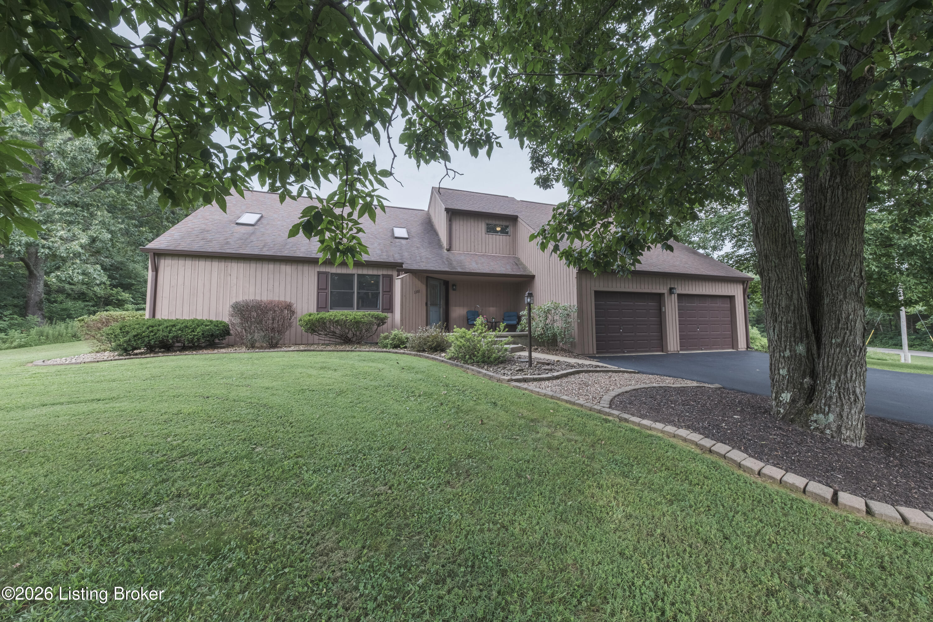 1101 Valley Rd Property Photo 1
