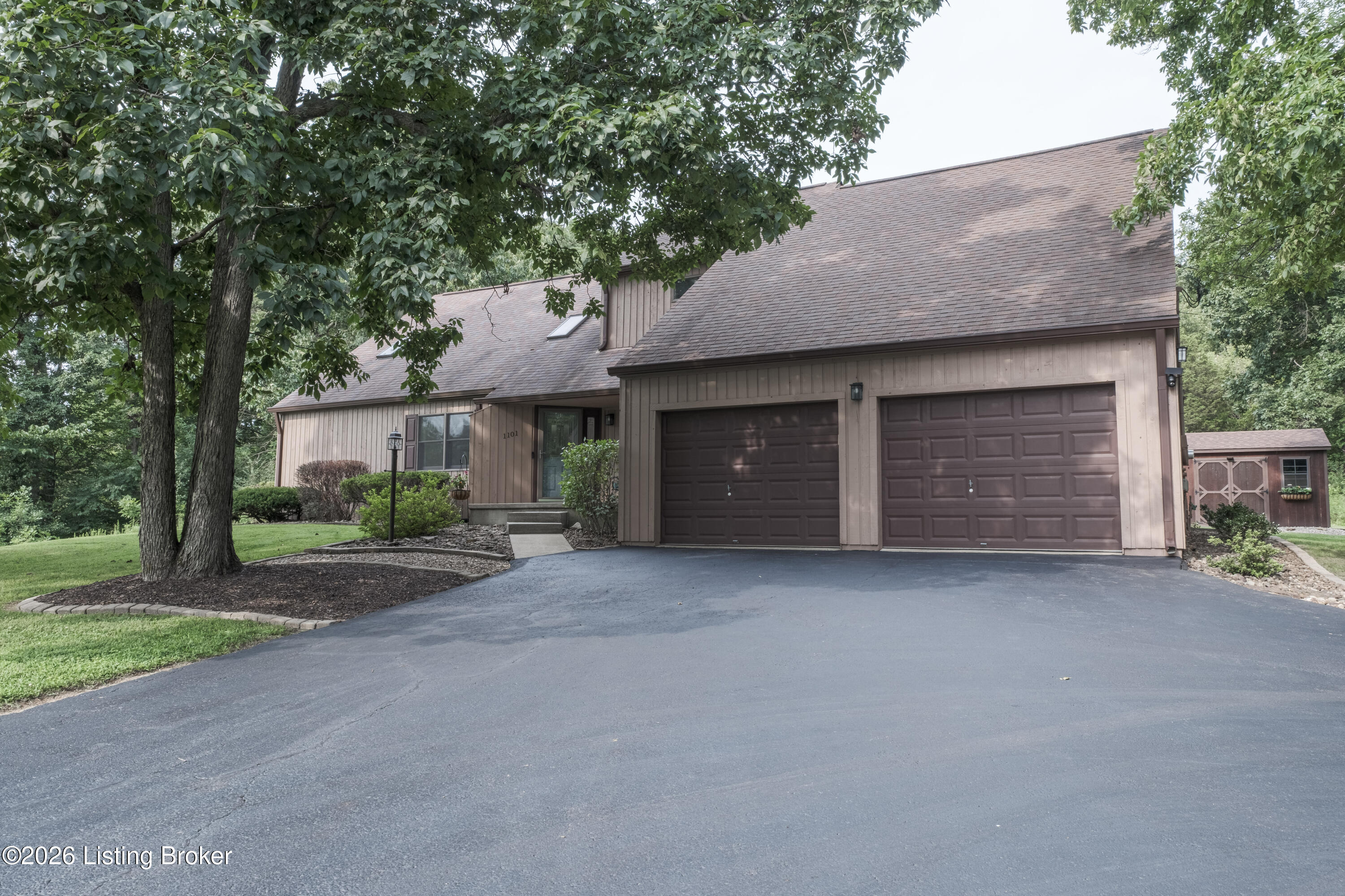 1101 Valley Rd Property Photo 4