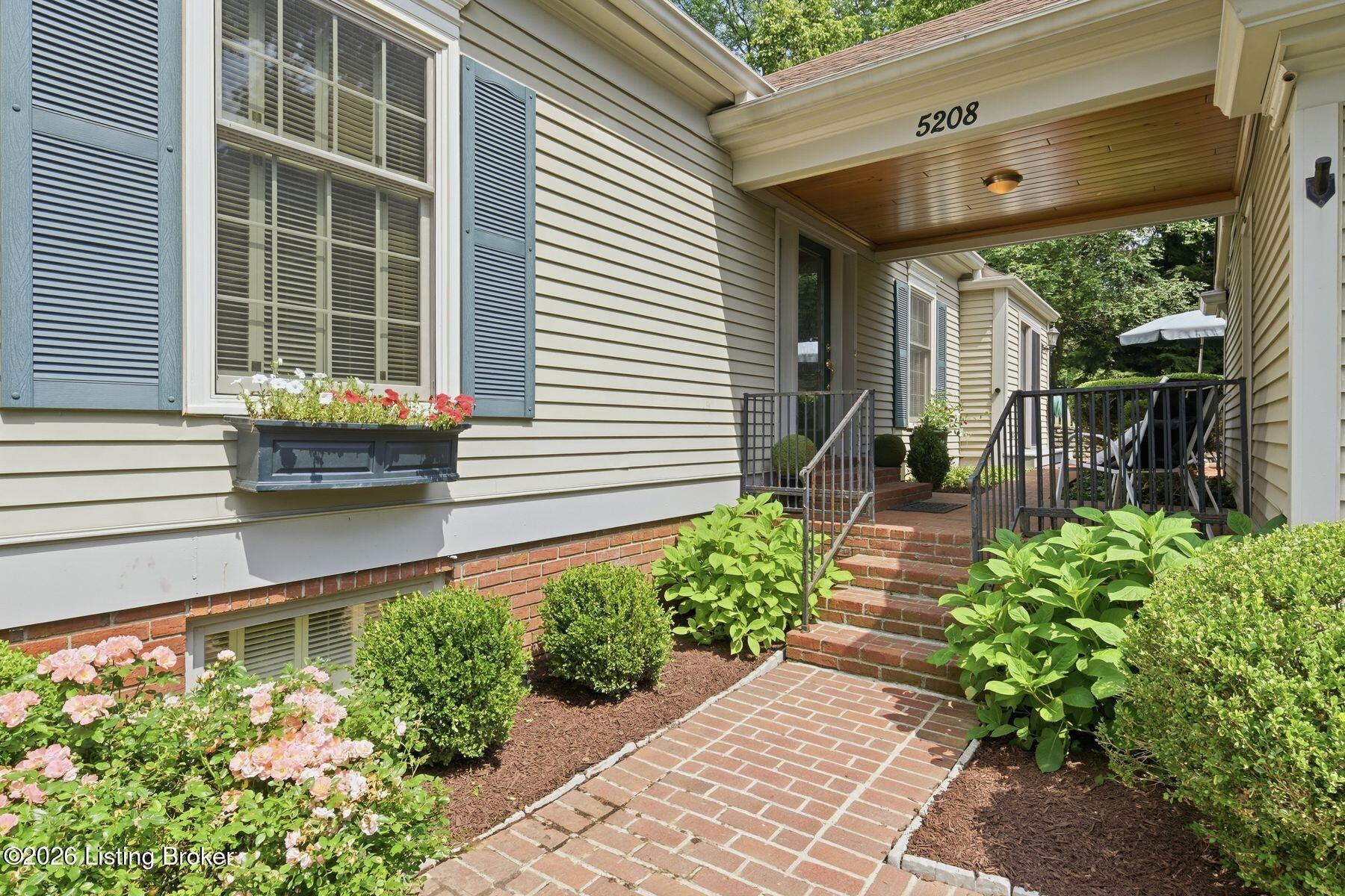 5208 Indian Woods Ct Property Photo 2