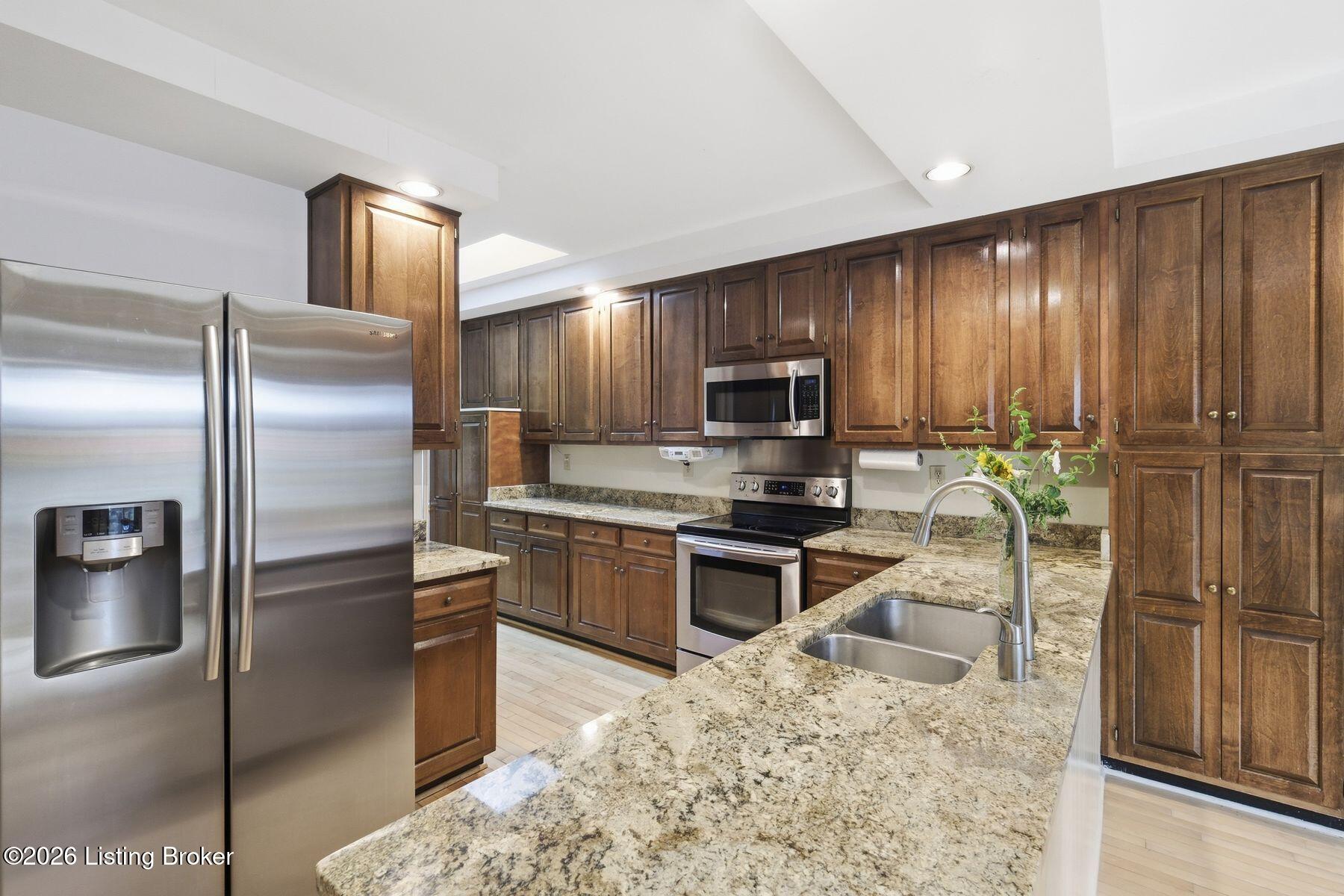 5208 Indian Woods Ct Property Photo 9