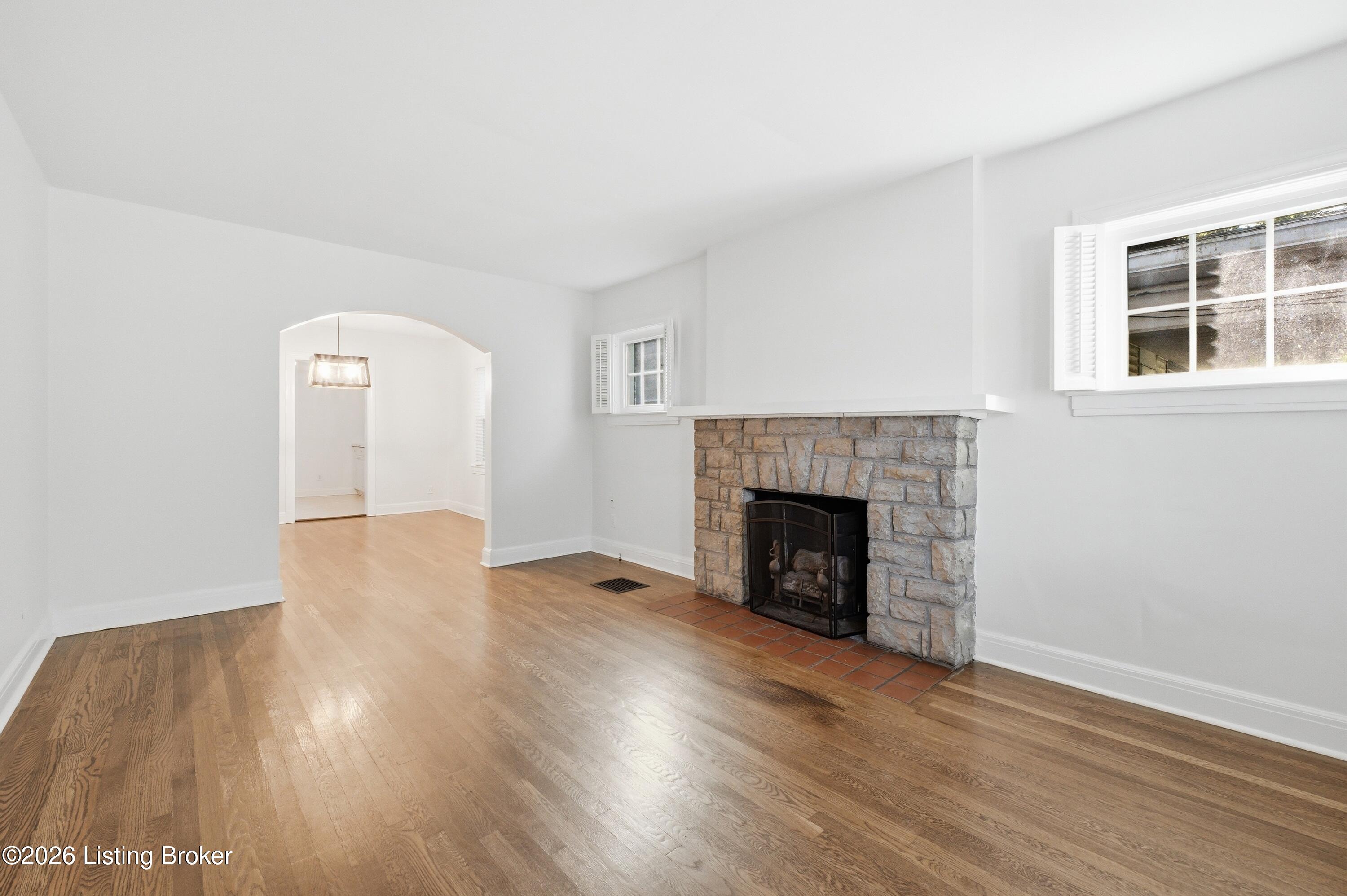 313 Iola Rd Property Photo 4