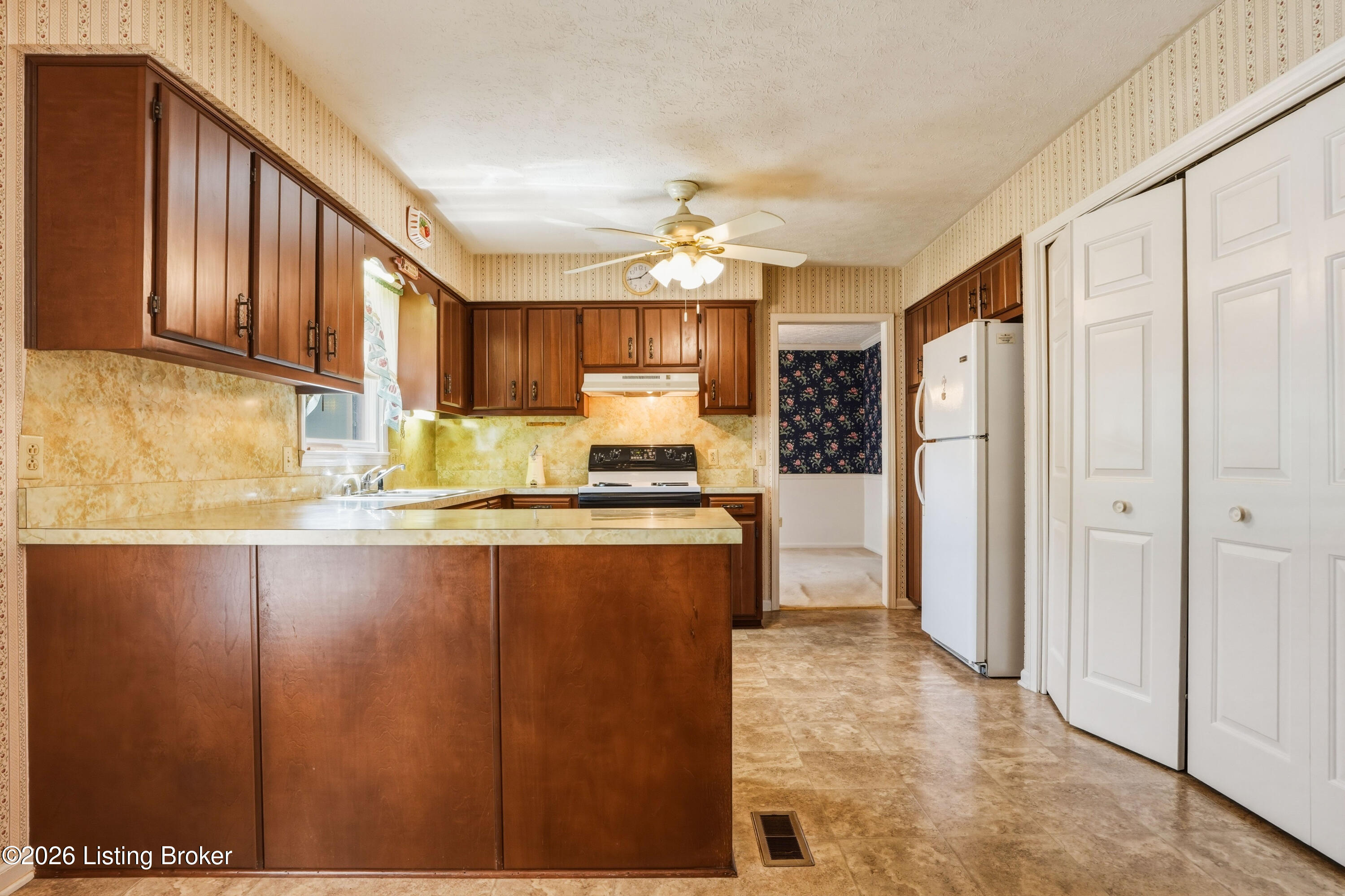 355 Knobview Dr Property Photo 14