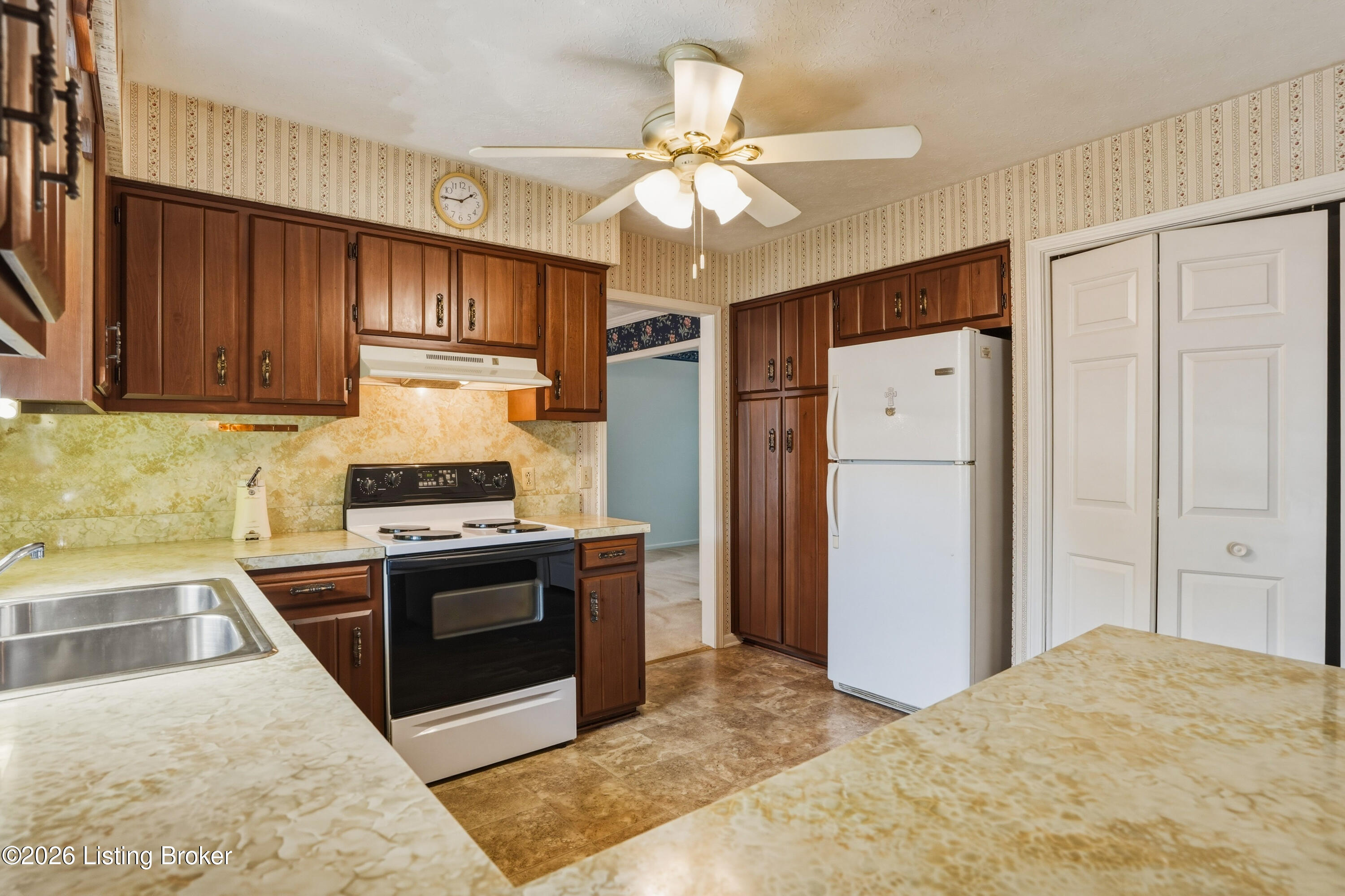 355 Knobview Dr Property Photo 17