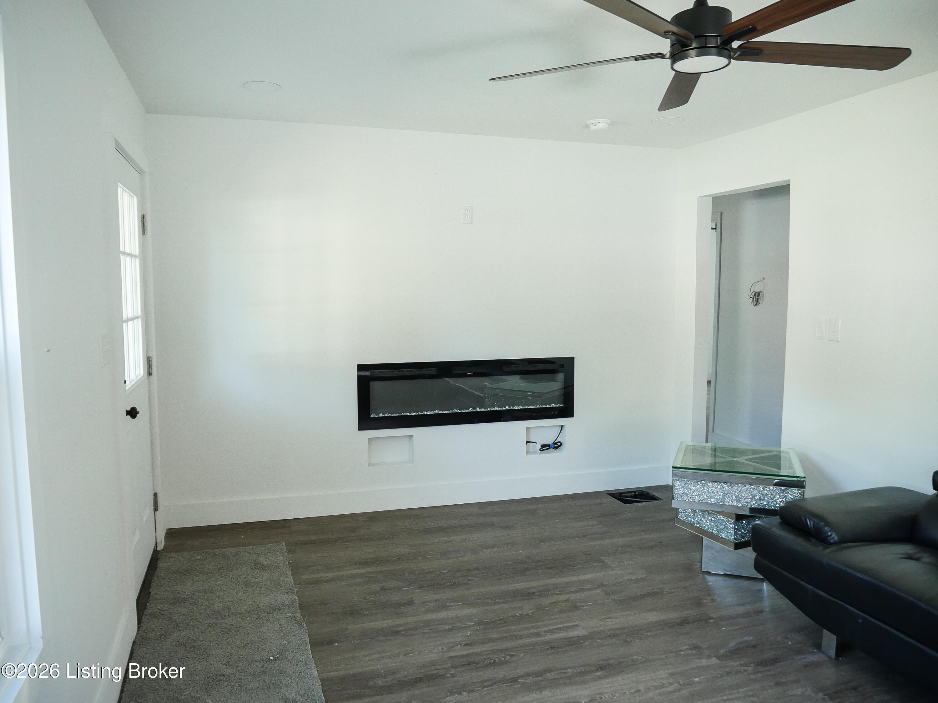 1624 Hemlock Ct Property Photo 3