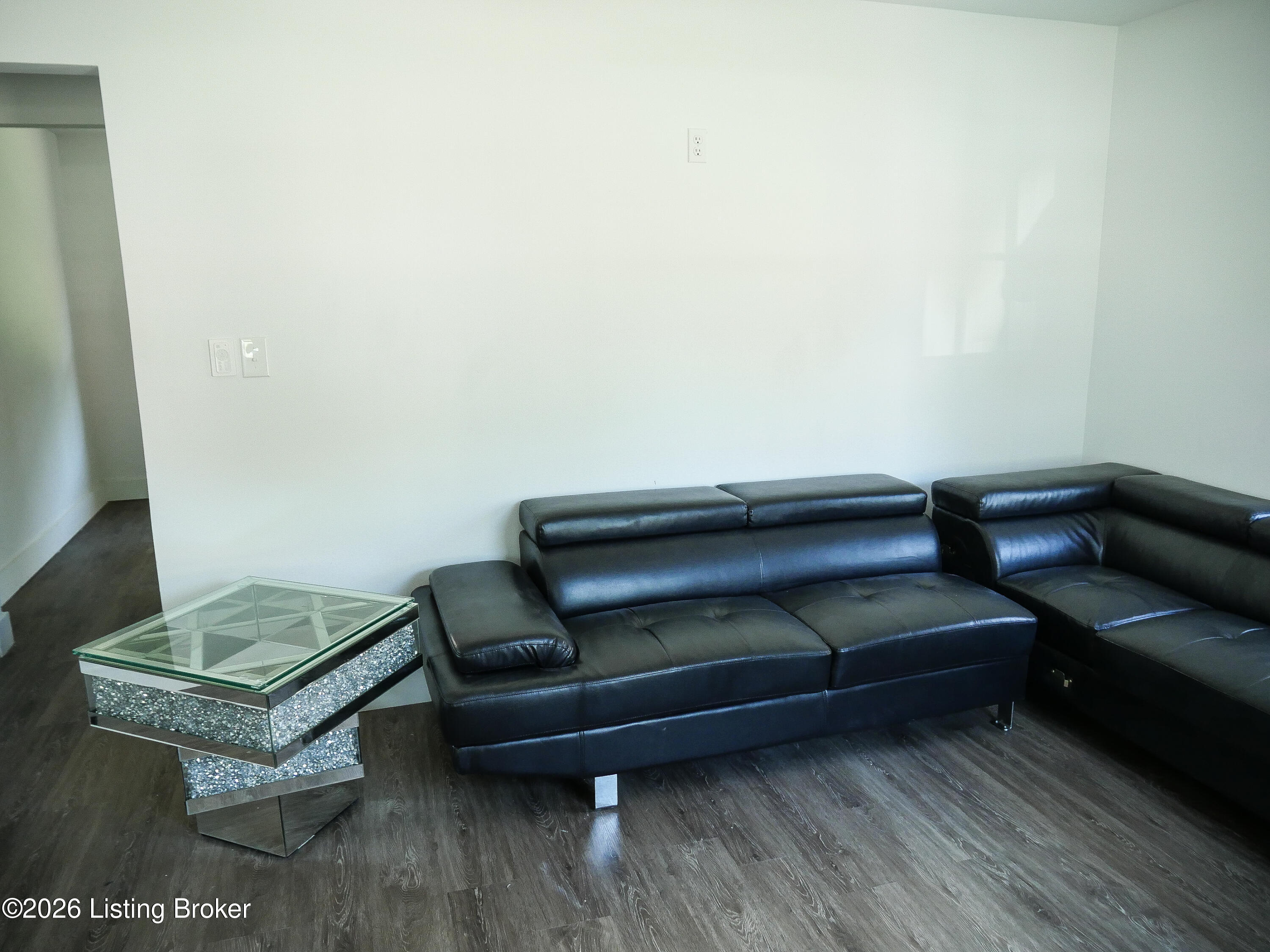 1624 Hemlock Ct Property Photo 4