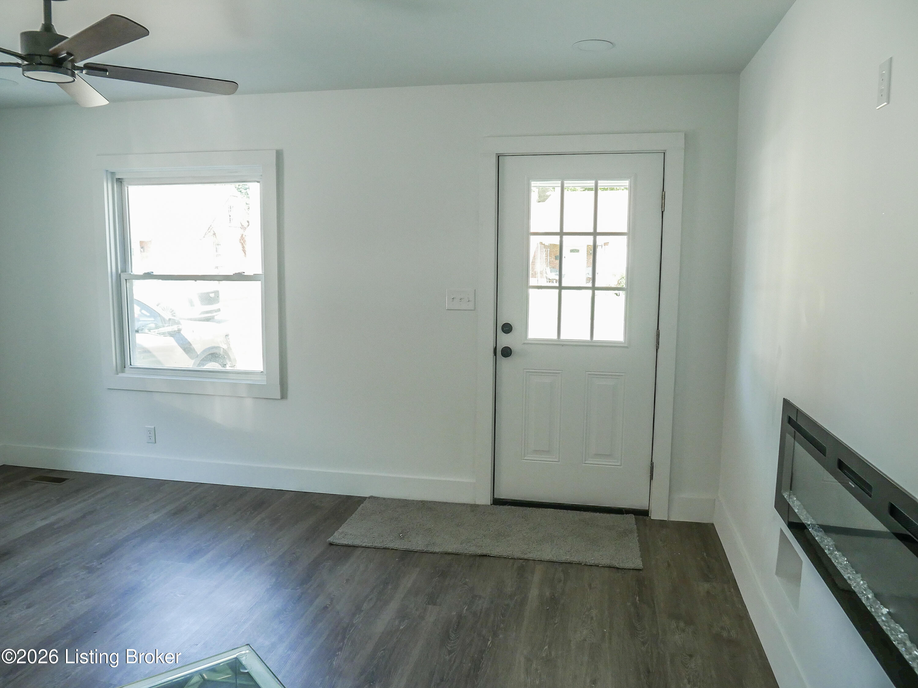 1624 Hemlock Ct Property Photo 5