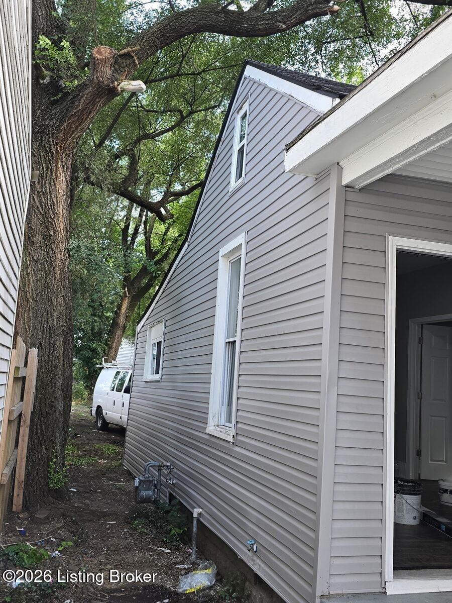 2111 S 7th Street Rd Property Photo 1