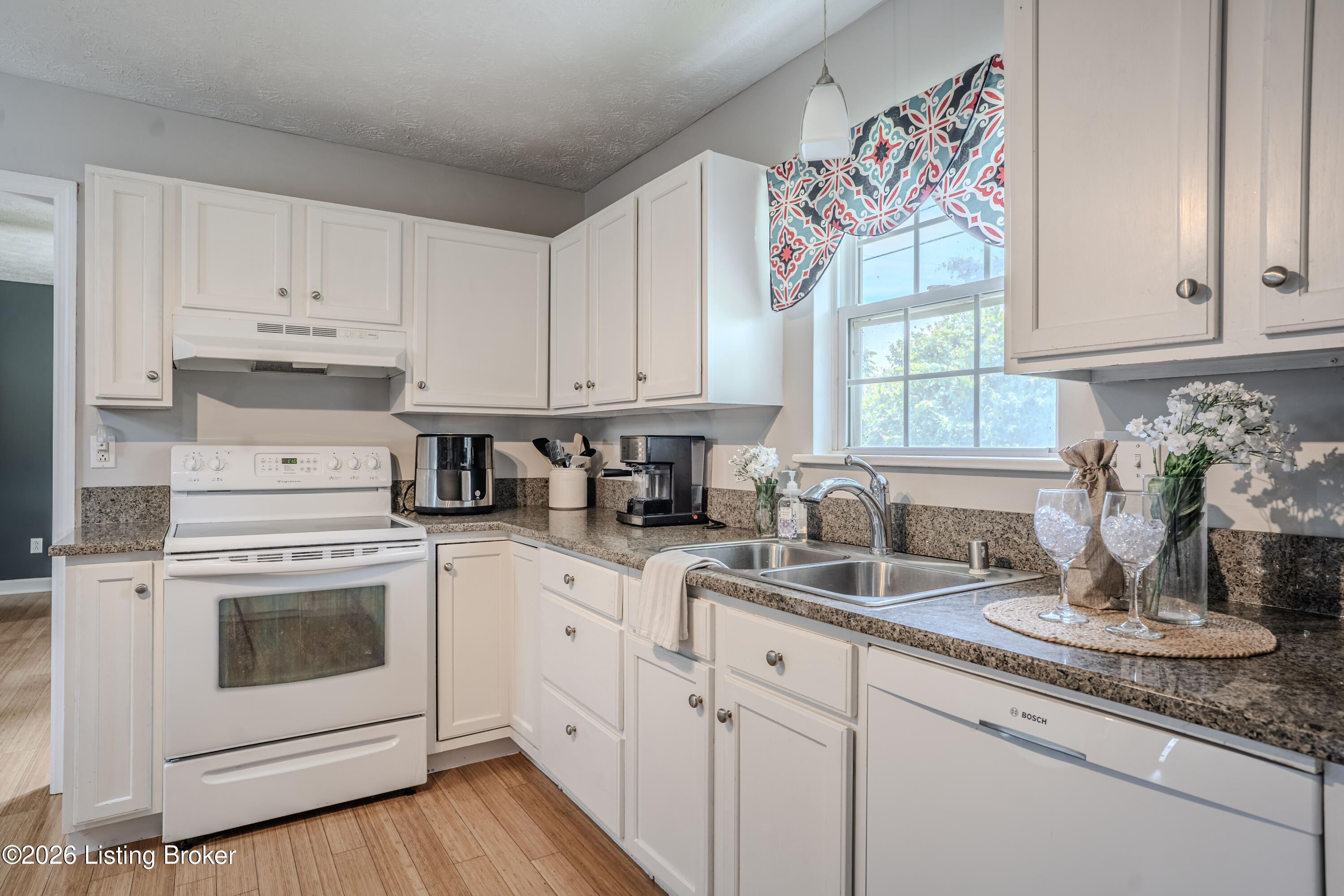 2400 English Station Dr Property Photo 13