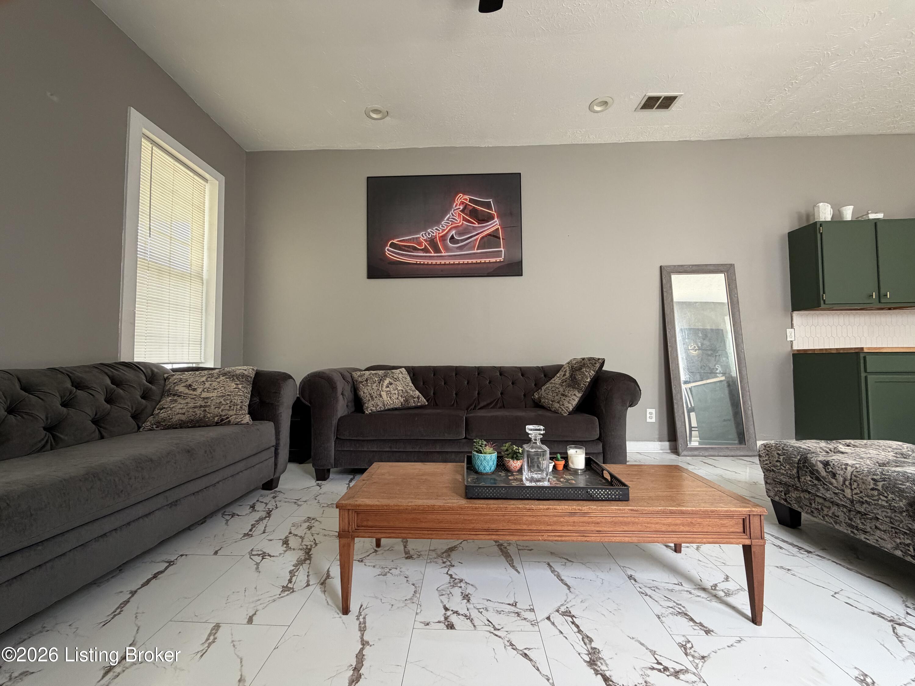 3679 Parthenia Ave Property Photo 3
