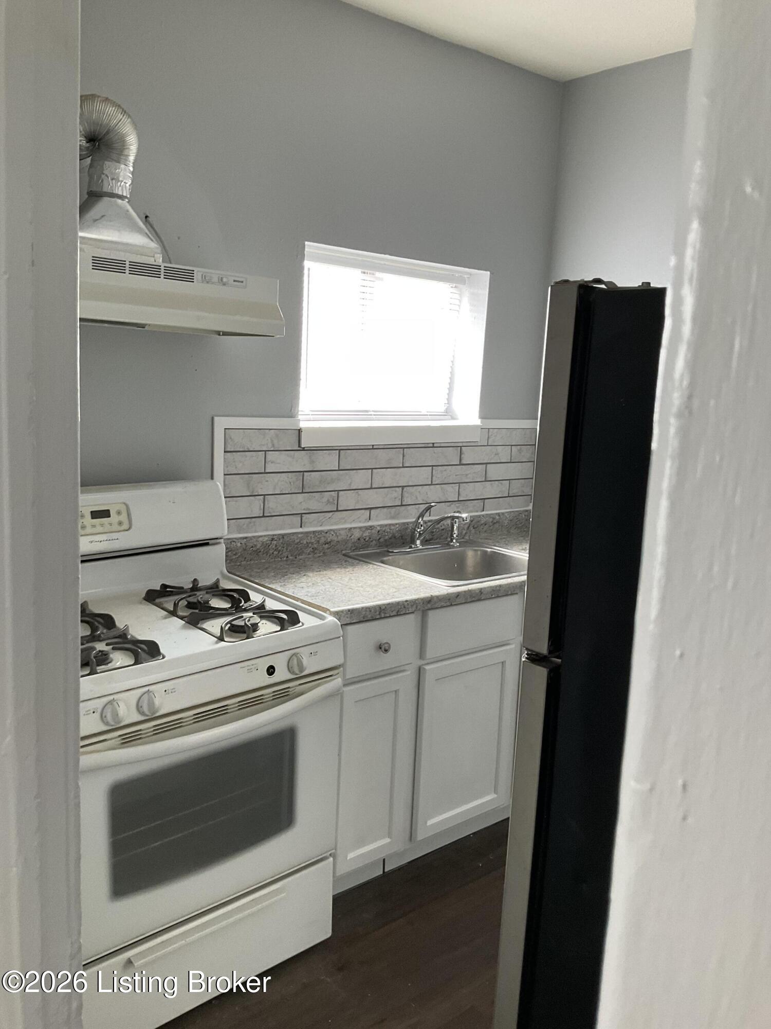 956 S Floyd St 1 Property Photo 2