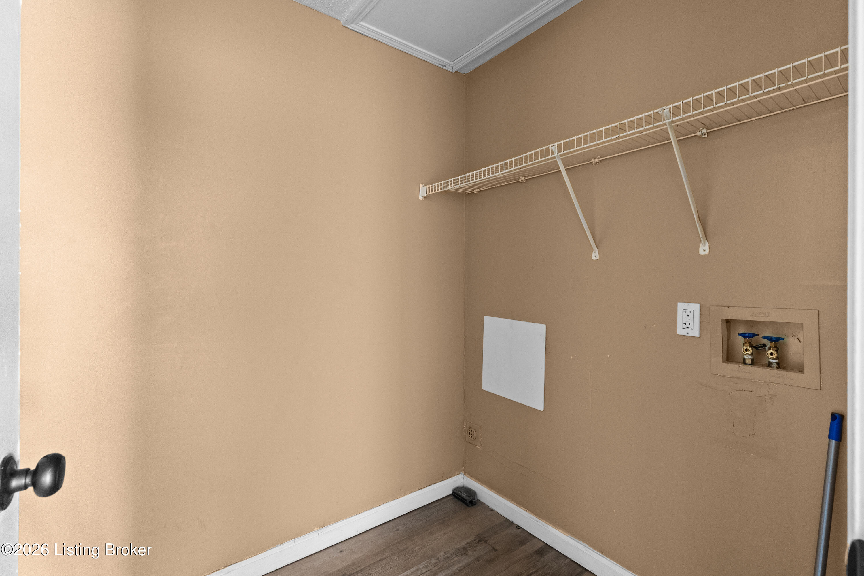 2430 Mckindree Ct Property Photo 4