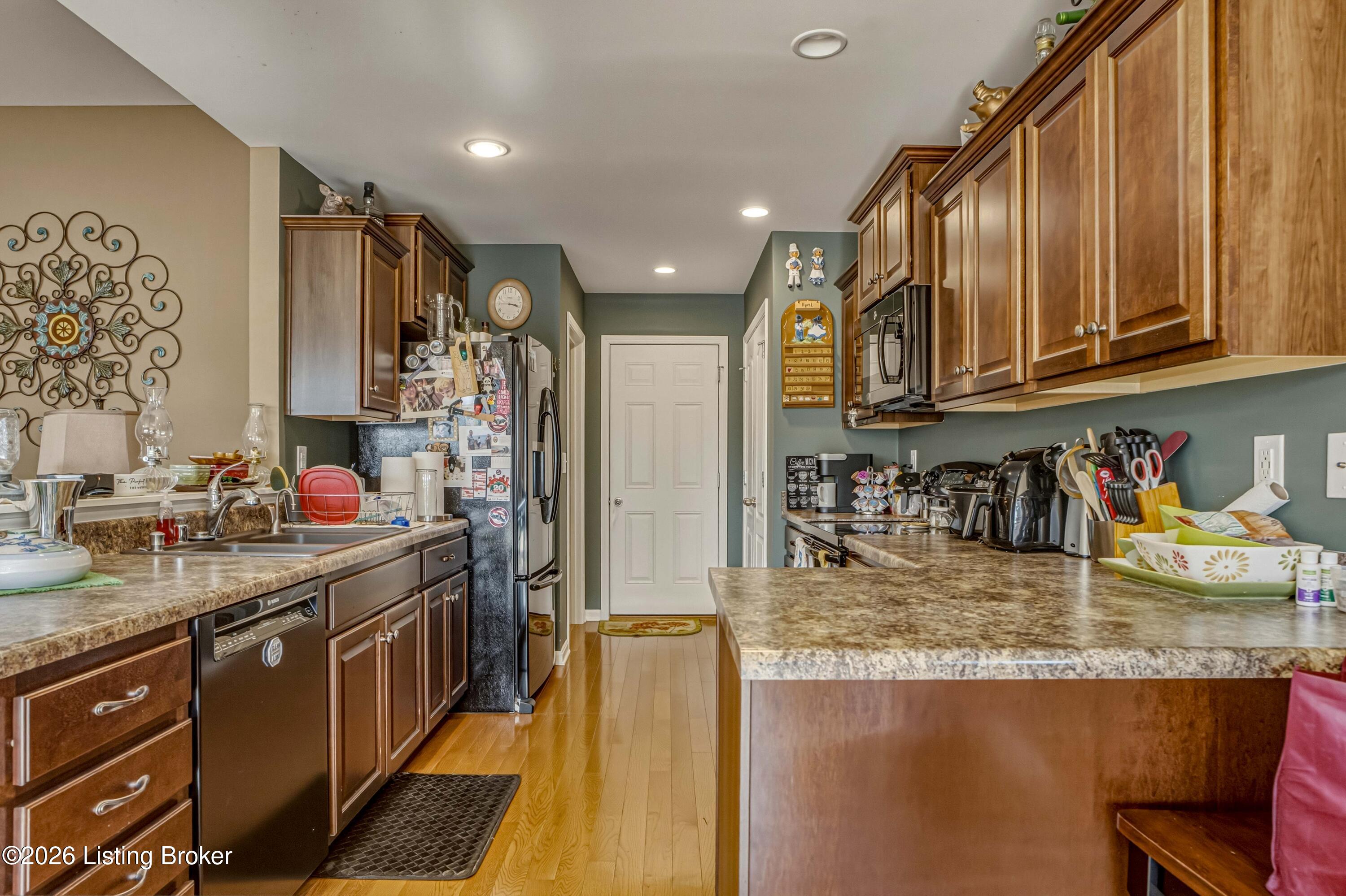 7011 Hollow Oaks Dr Property Photo 6