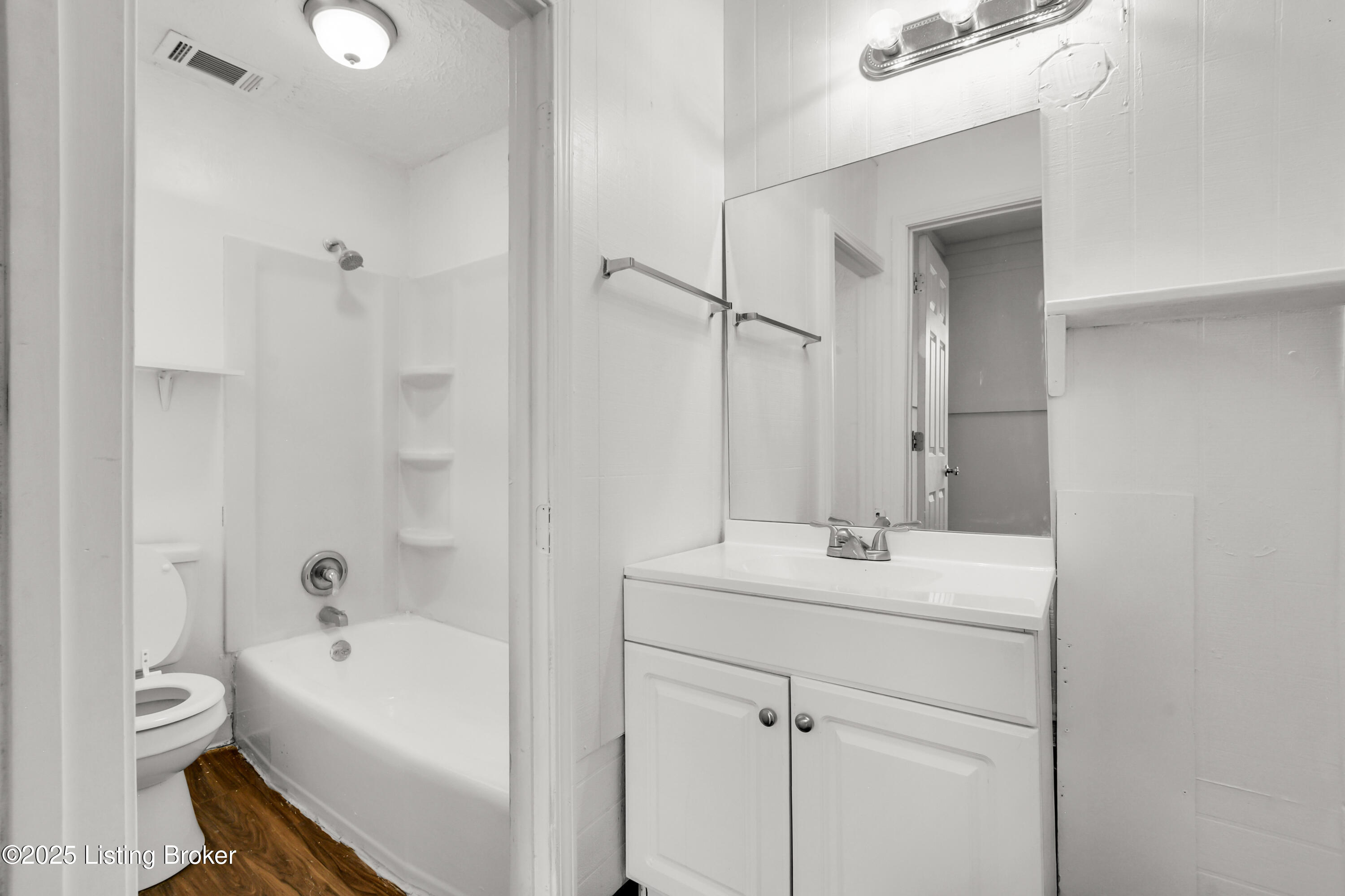 628 E Oak St Property Photo 14