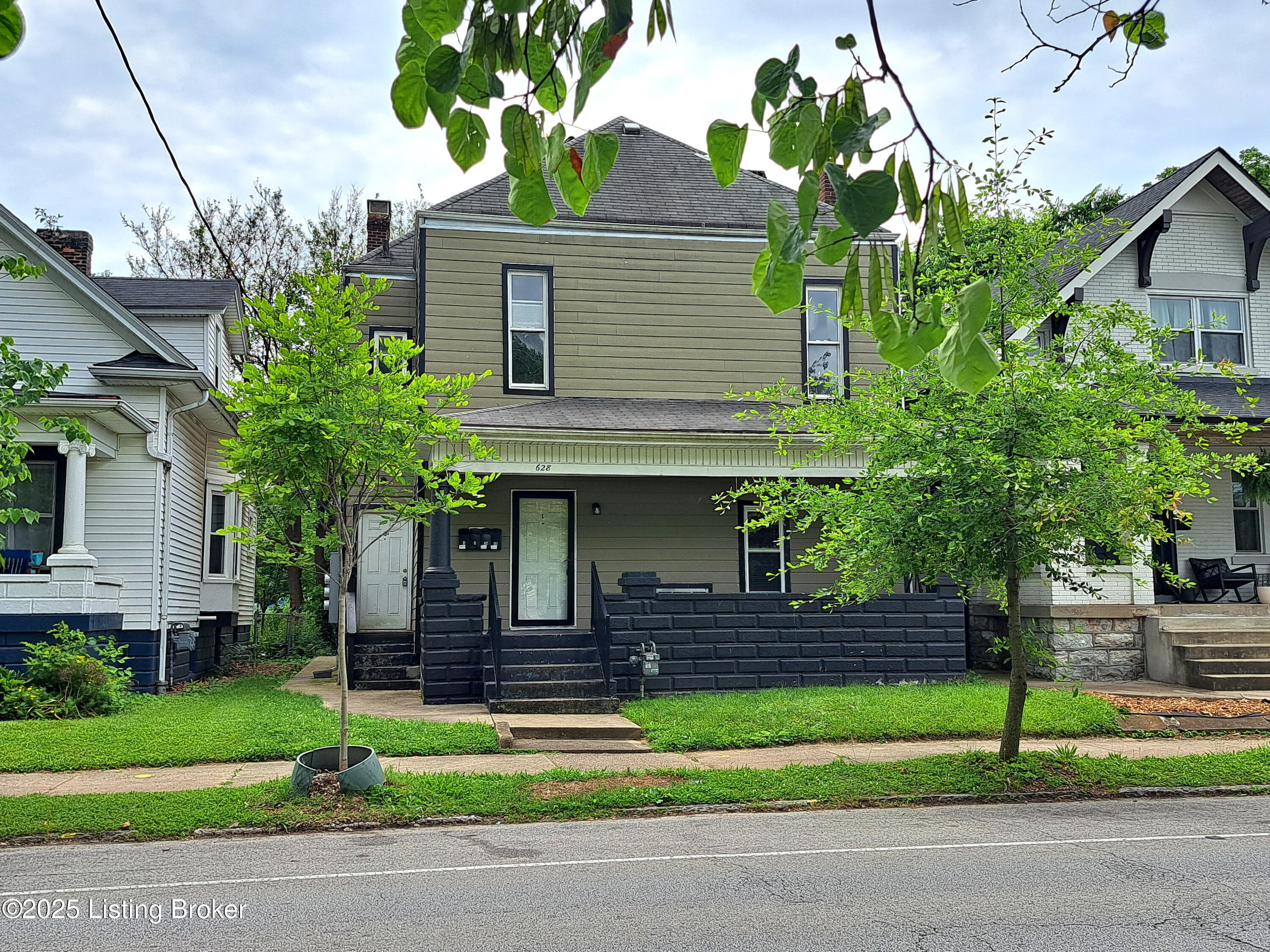 628 E Oak St Property Photo 34
