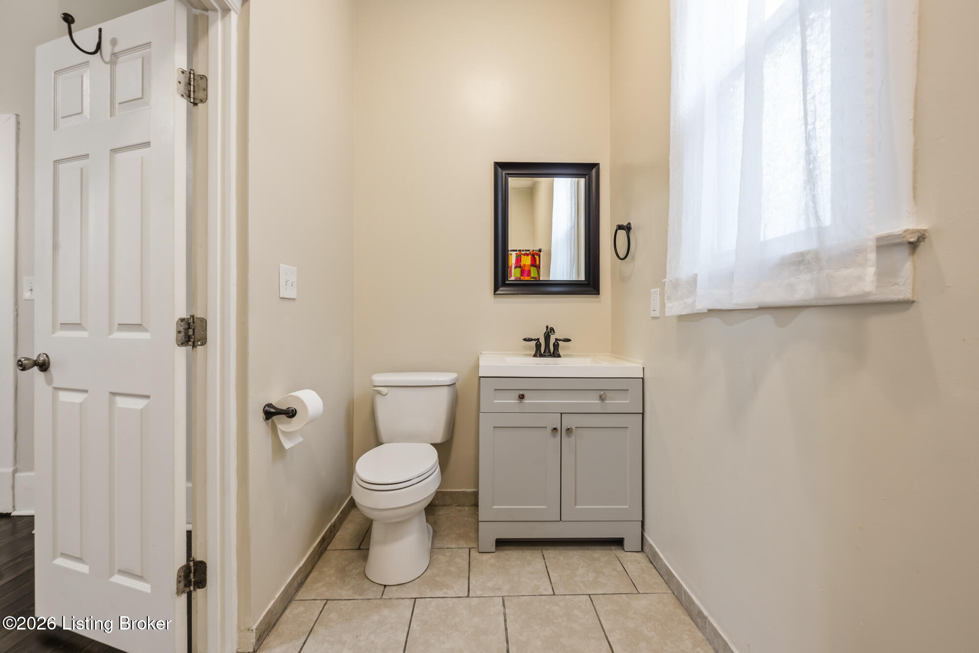 813 1/2 Swan St Property Photo 15
