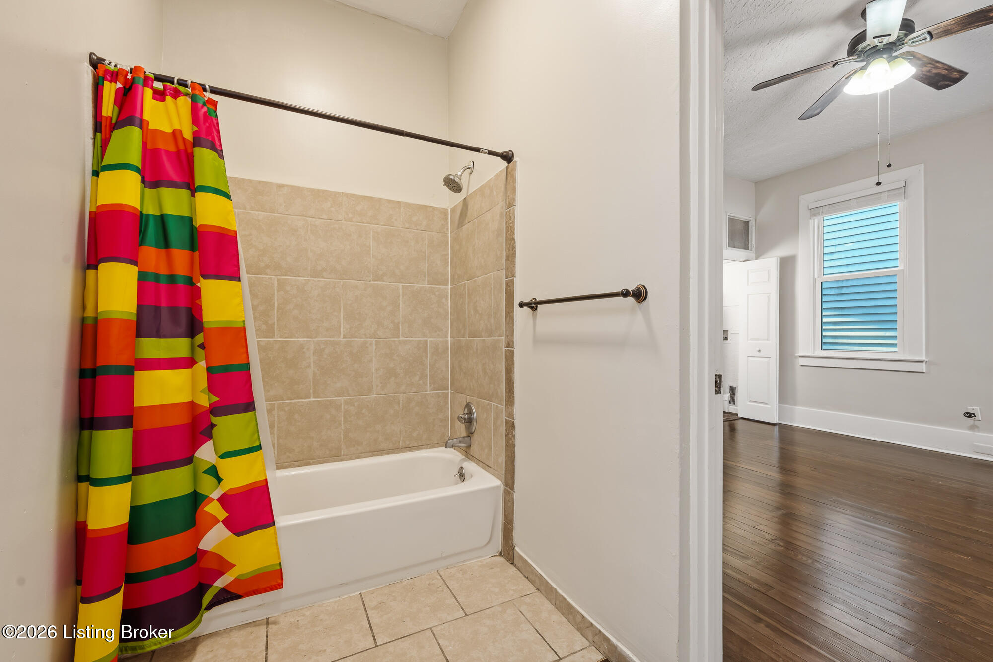 813 1/2 Swan St Property Photo 16