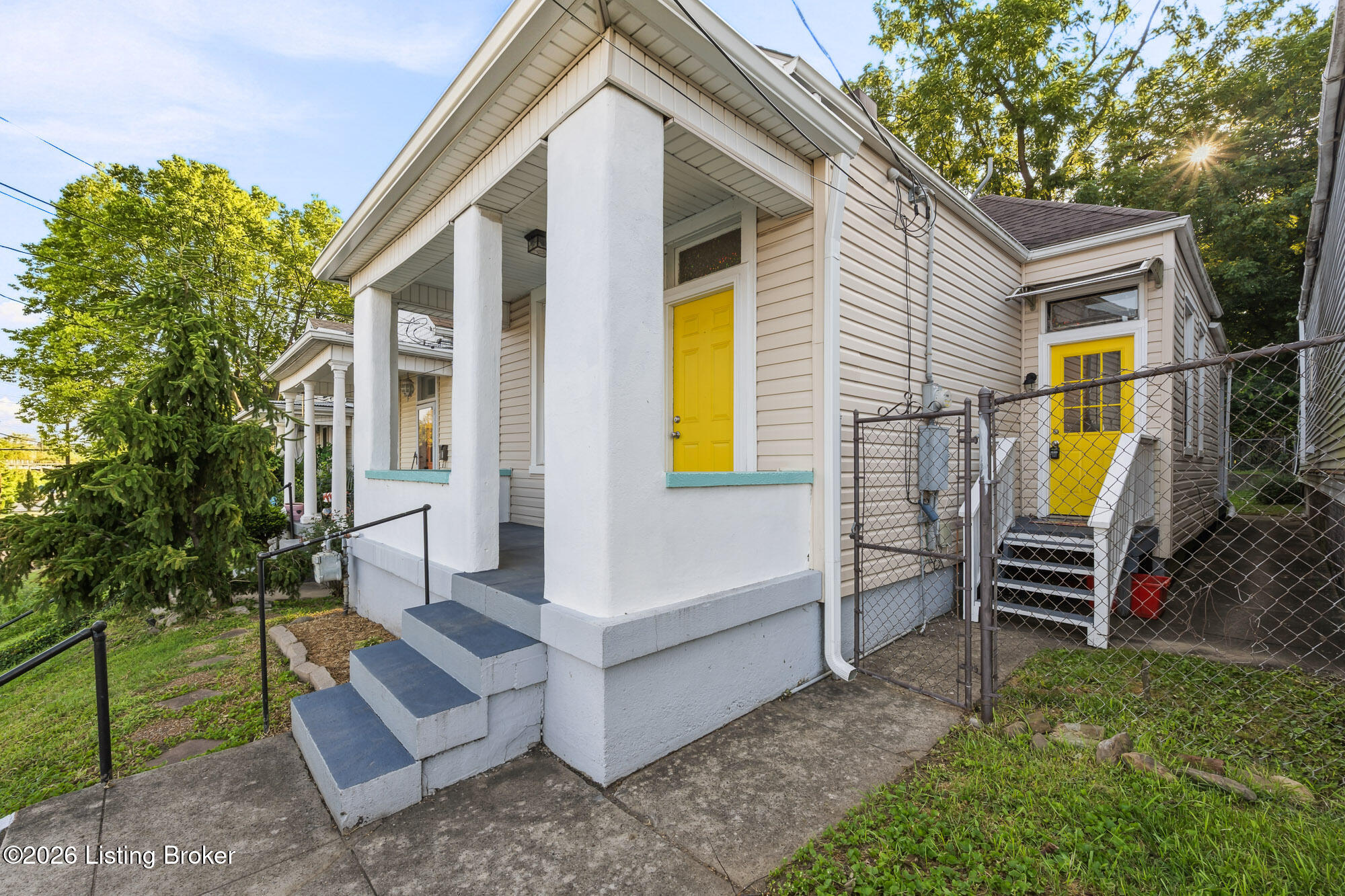 813 1/2 Swan St Property Photo 19