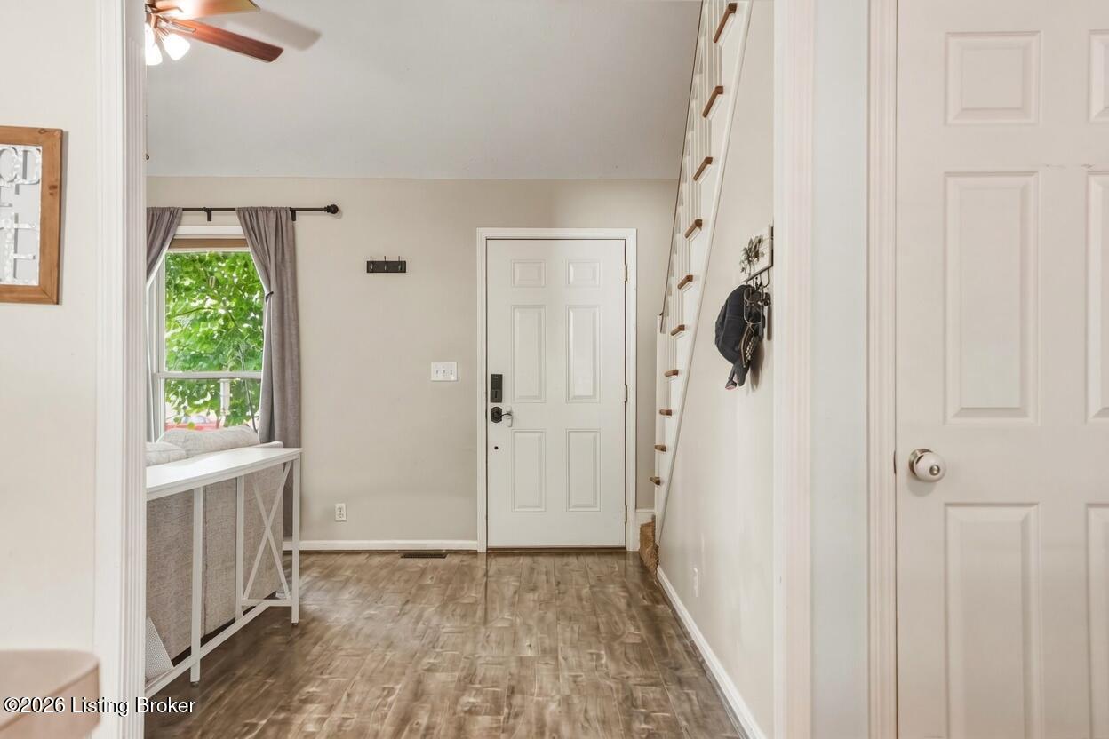 8724 Loch Lea Ln Property Photo 4