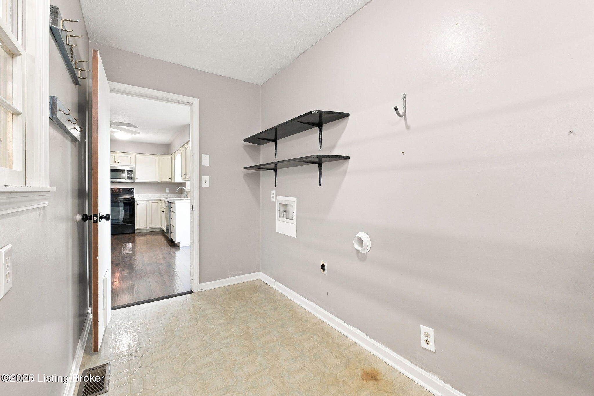 3504 Donna Ln Property Photo 28