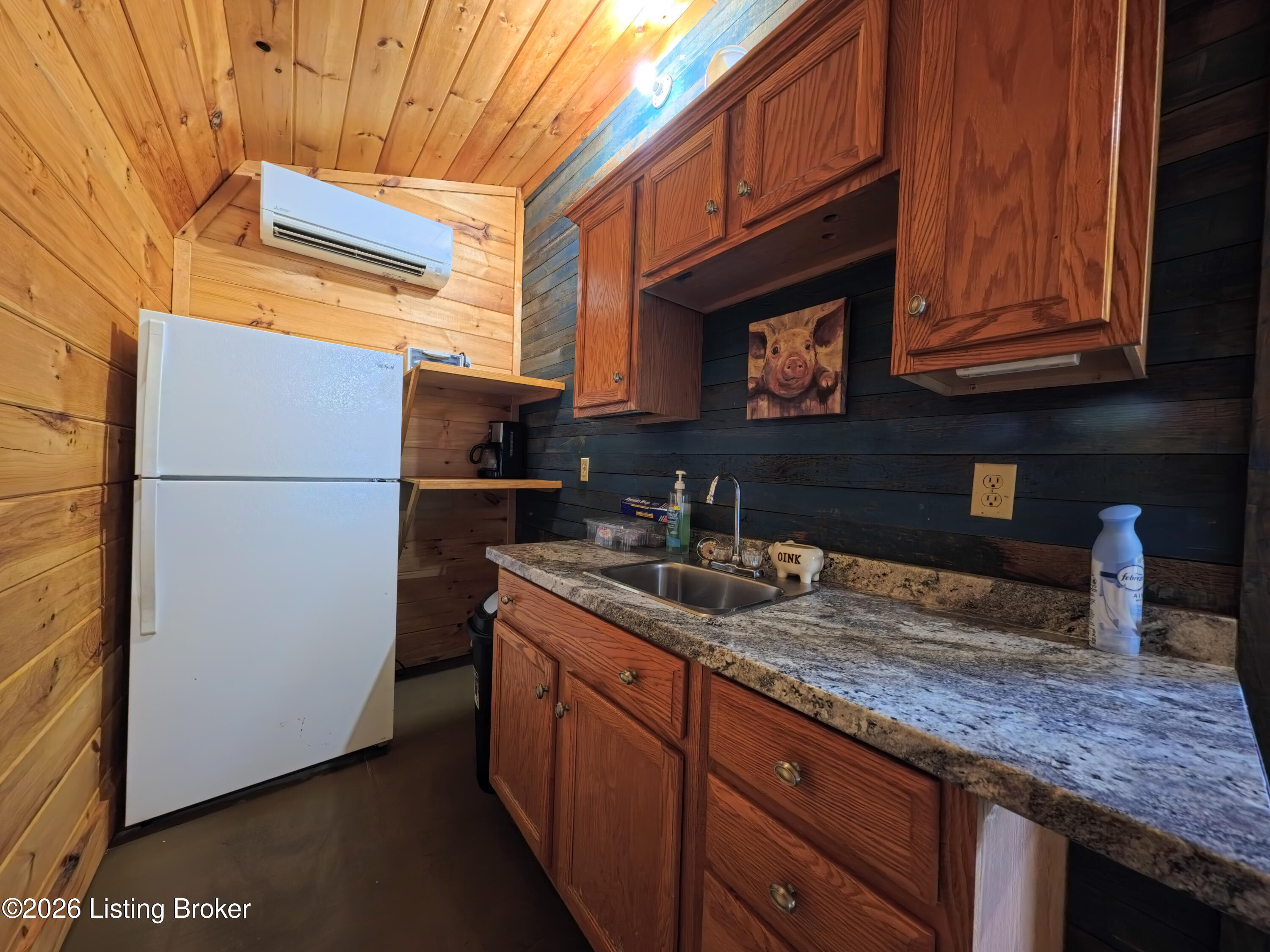 899 Pine Haven Rd Property Photo 5