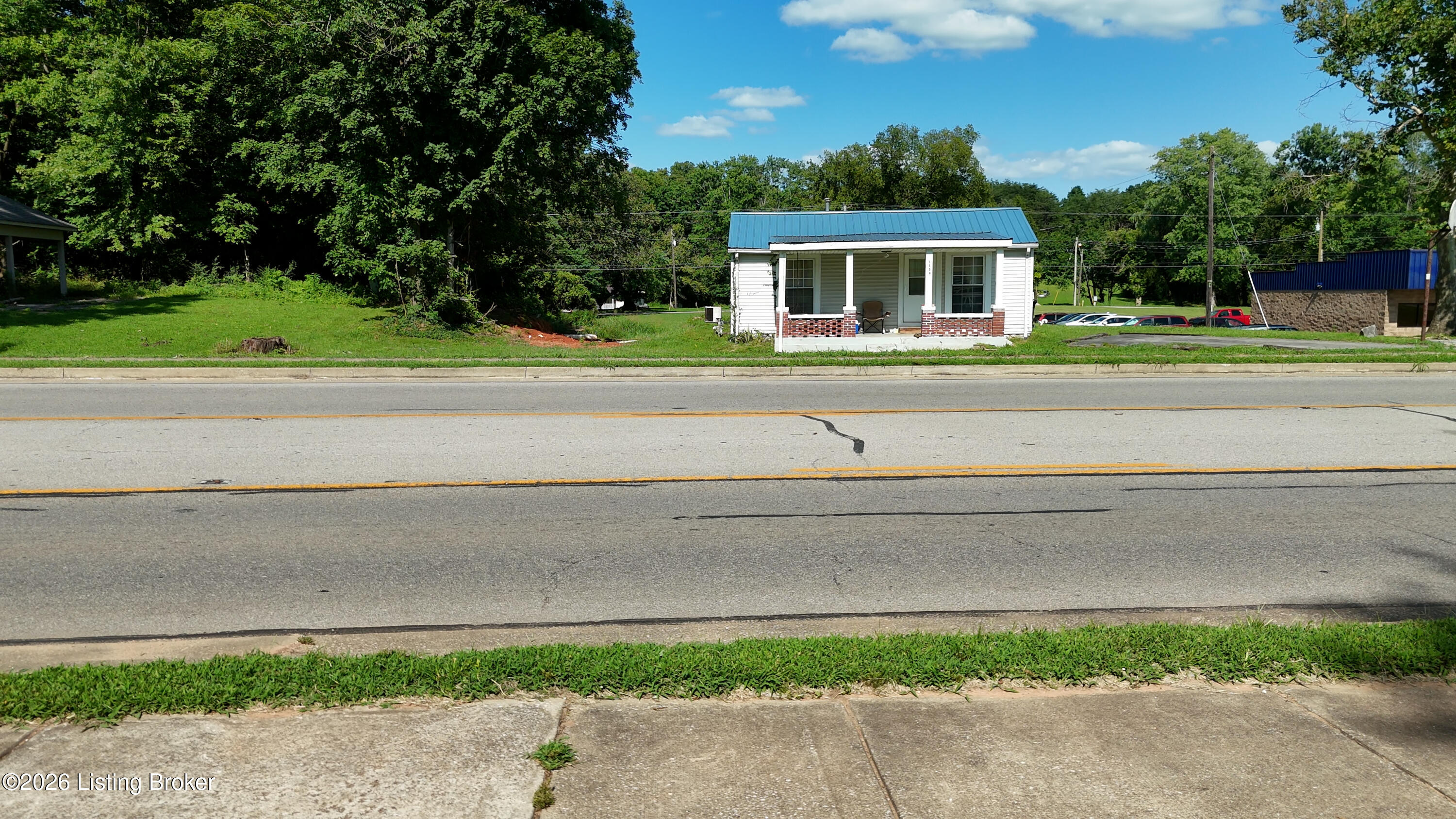 1154 Main St Property Photo 5